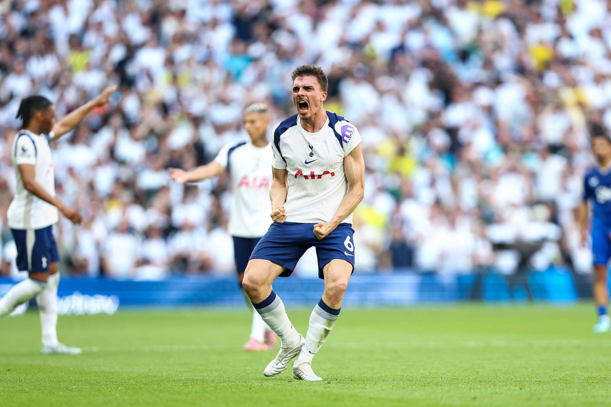 Παρέμεινε στην Premier League η Τότεναμ, υποβιβασμός για Γουέστ Χαμ, Μπέρνλι και Γουλβς