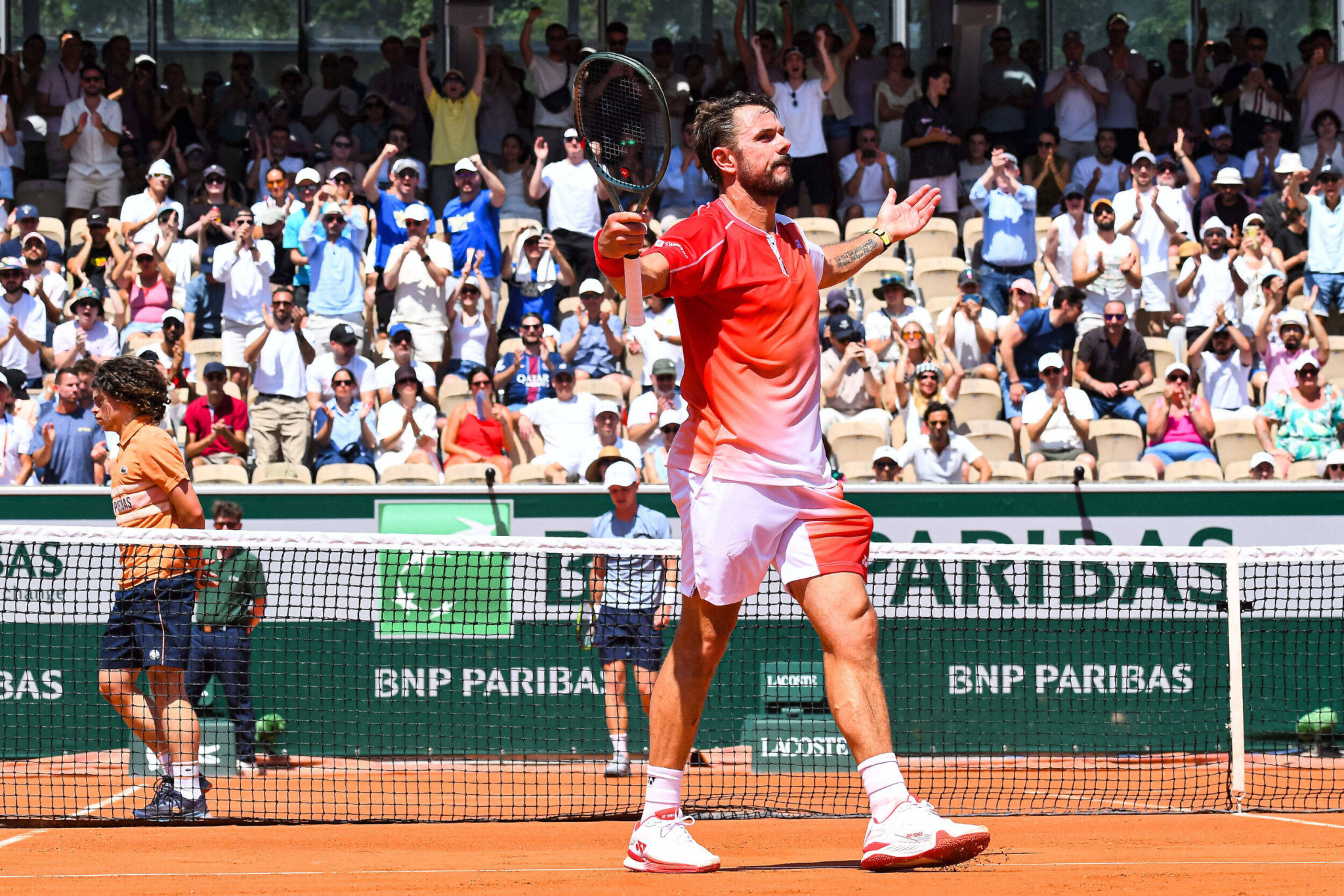 Συγκινητικό «αντίο» του Βαβρίνκα στο Roland Garros – Αποθέωση στο τελευταίο του ματς στο Παρίσι (videos)