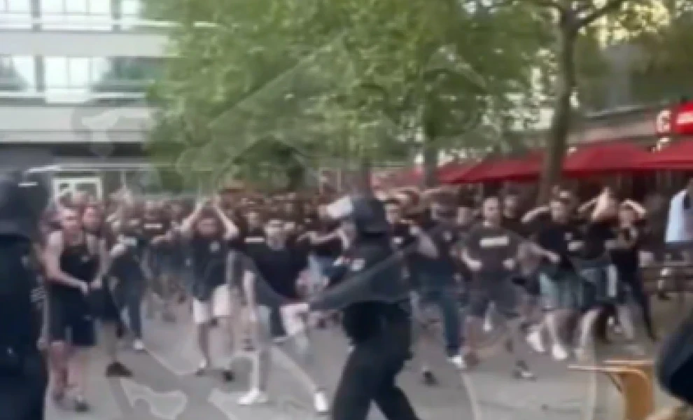 Χαμός στη Λειψία - Επεισόδια ανάμεσα σε οπαδούς της Κρίσταλ Πάλας και της Ράγιο πριν τον τελικό (video)