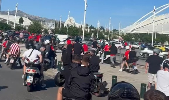 Έφτασε στο ΟΑΚΑ η πελώρια μηχανοκίνητη πορεία των φίλων του Ολυμπιακού (video)