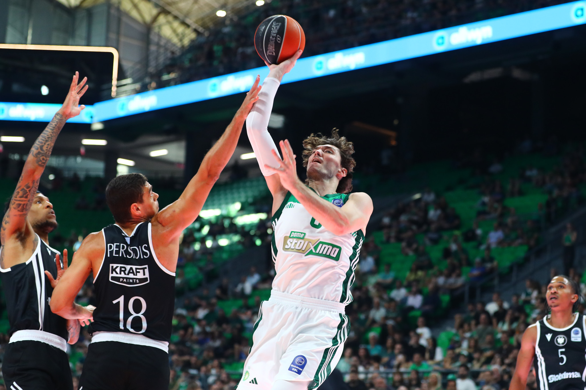 Πάνω από 7.000 κόσμος στο Telekom Center - Συνθήματα κατά της EuroLeague