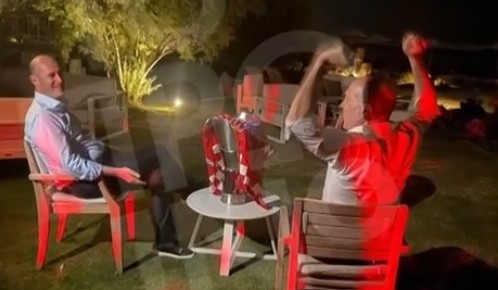 Οι Αγγελόπουλοι αντέγραψαν την φωτογραφία του Γιαννακόπουλου από το Σούνιο με το τραπεζάκι και την κούπα (video)