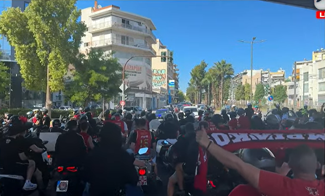 Το Athletiko στην τεράστια μηχανοκίνητη πορεία των φίλων του Ολυμπιακού από τον Πειραιά μέχρι το ΟΑΚΑ (video)