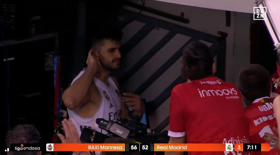Ο Γιουρτσεβέν αποβλήθηκε στο δεύτερο παιχνίδι του με τη Ρεάλ και έκανε χειρονομία στους οπαδούς της Μανρέσα