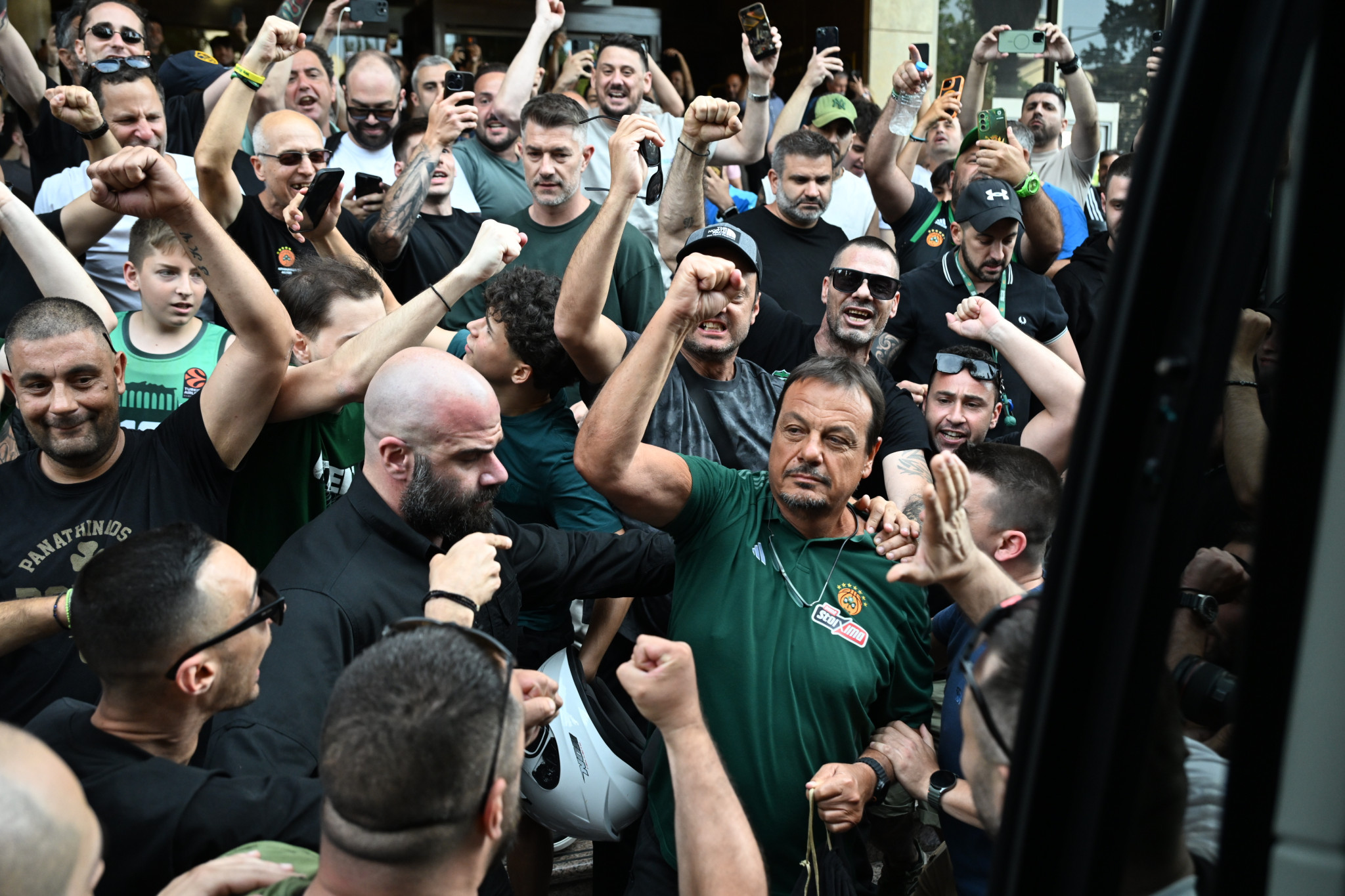 Η απόλυτη αποθέωση από τον κόσμο του Παναθηναϊκού στον Αταμάν