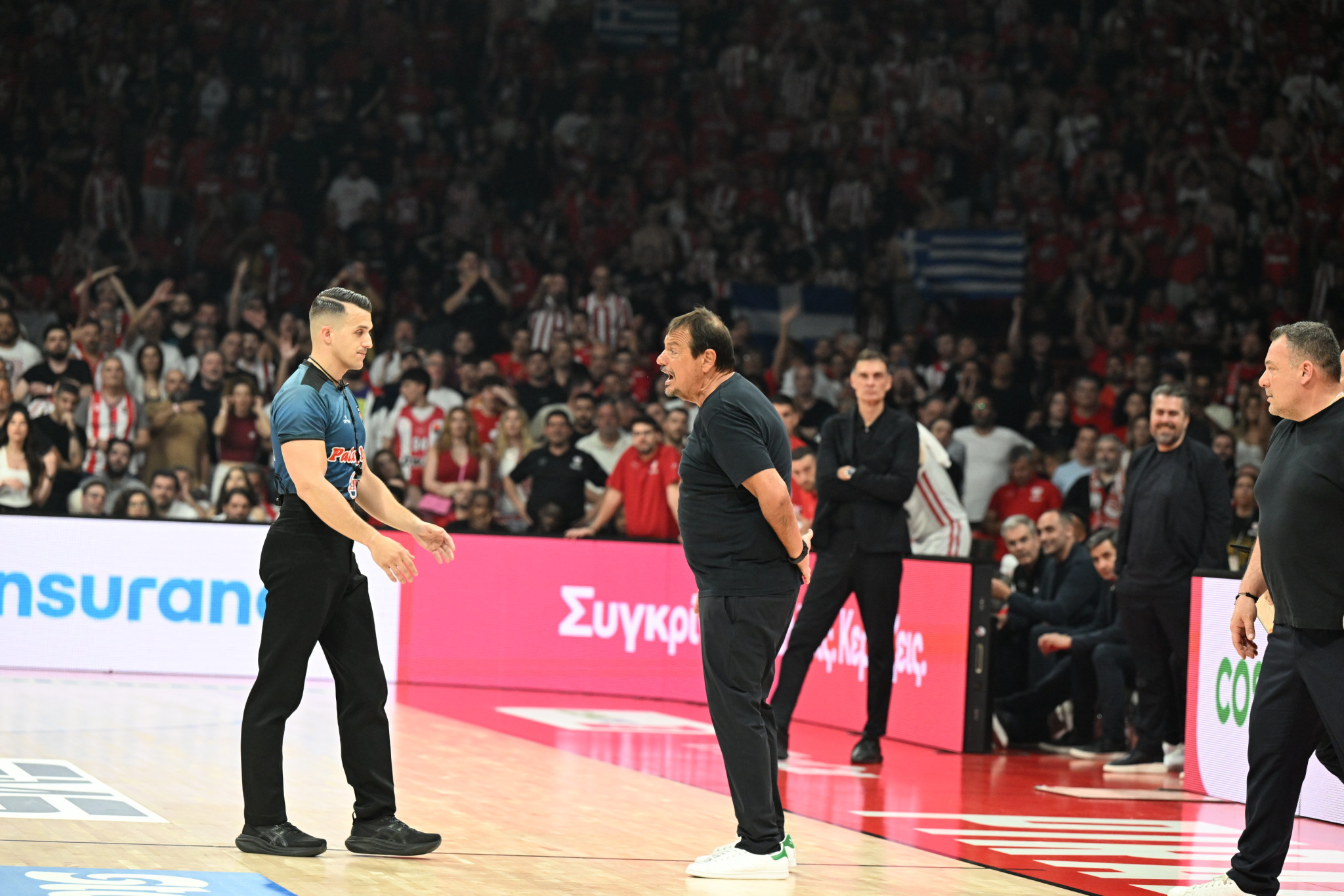 Απαλλάχθηκε ο Αταμάν απ' τον Αθλητικό Δικαστή - Πρόστιμο στον Ολυμπιακό για υβριστικά συνθήματα