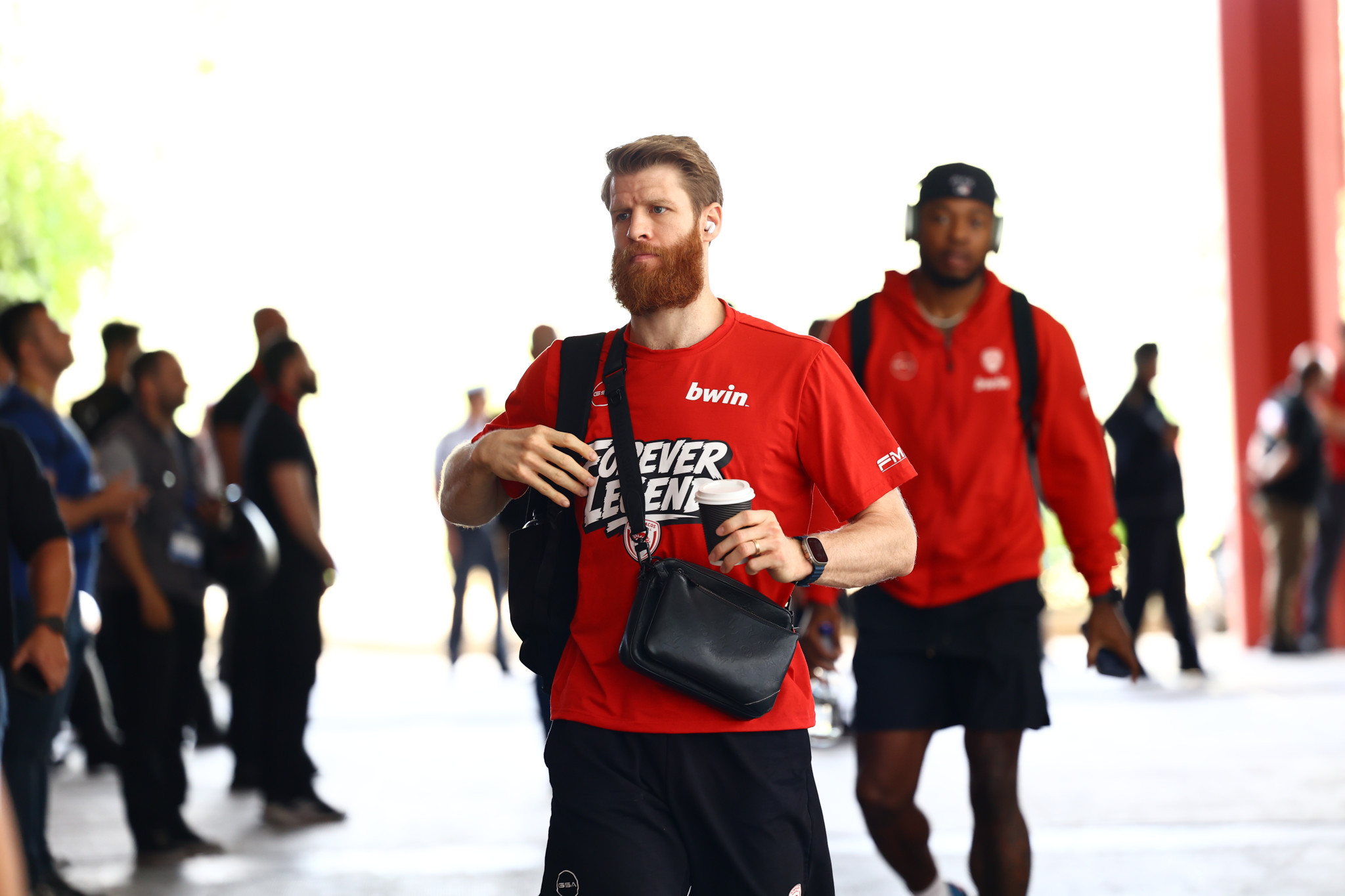 Έφτασε στο ΣΕΦ ο Ολυμπιακός για το Game 5 των τελικών