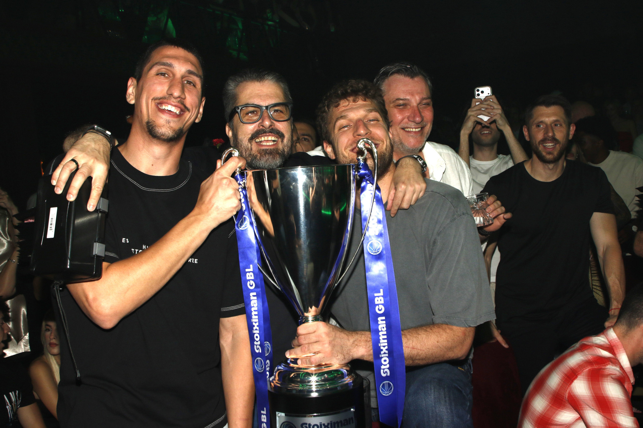 Οι πρωταθλητές Ελλάδας τα... έσπασαν στην Κατερίνα Λιόλιου που τους υποδέχτηκε με «Νοικιάστηκε» (video)