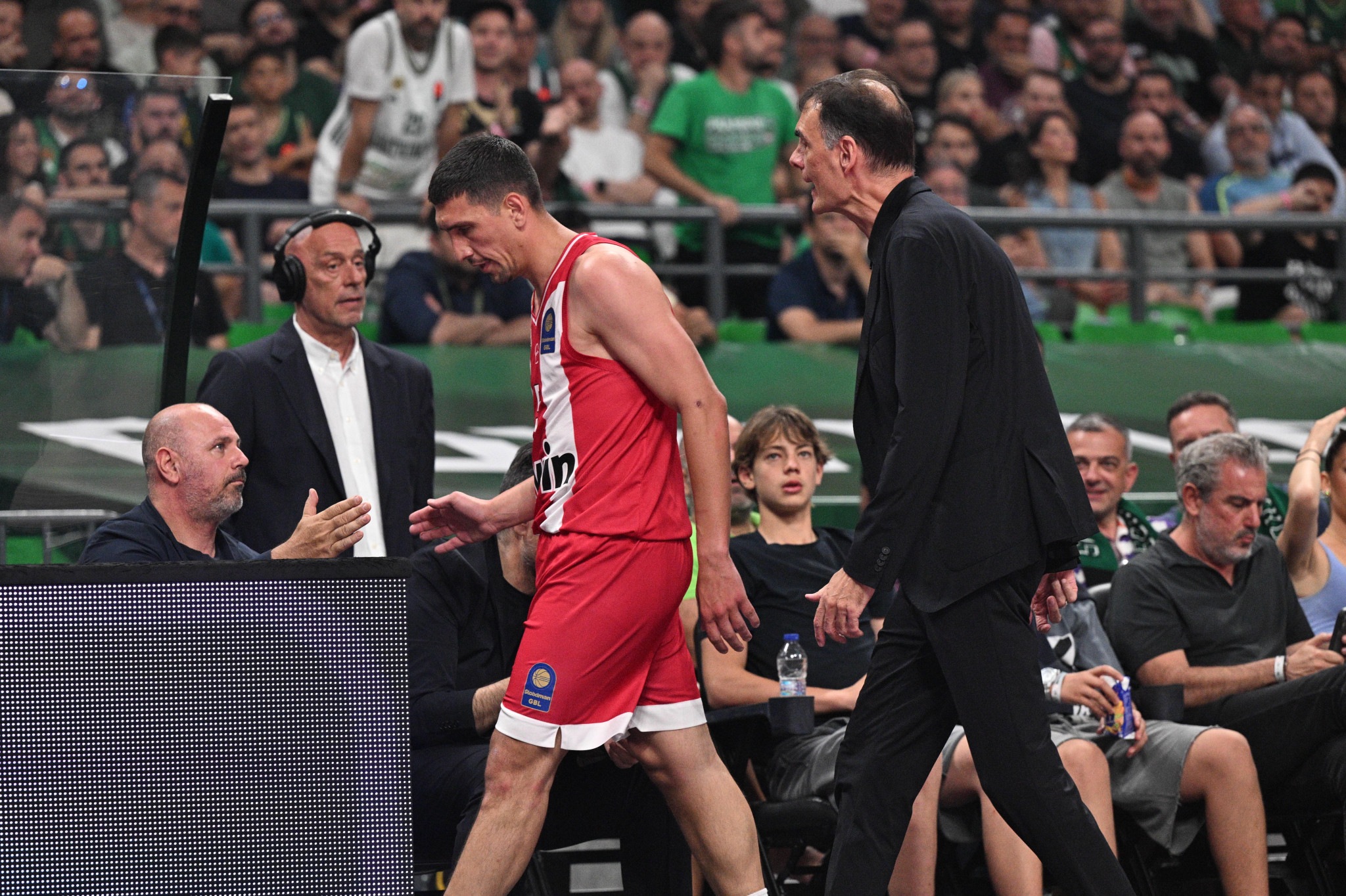 Έντονες παρατηρήσεις του Γιώργου Μπαρτζώκα στον Λαρεντζάκη (video)