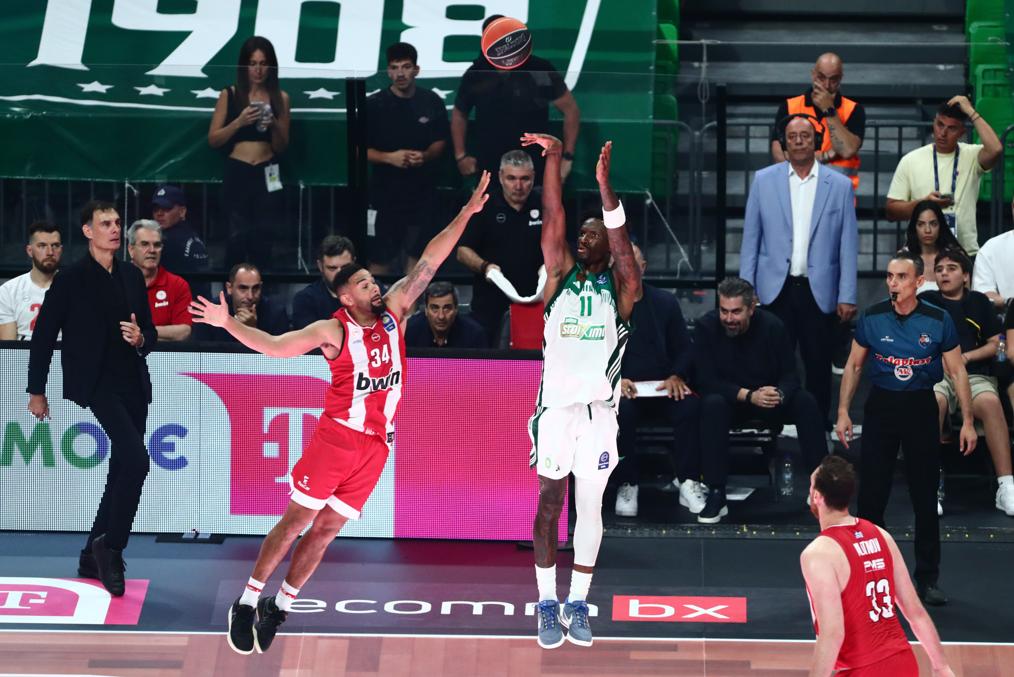Ο απόηχος του απολαυστικού Game 4 των τελικών της Stoiximan GBL μέσα από το Athletiko by Night (video)