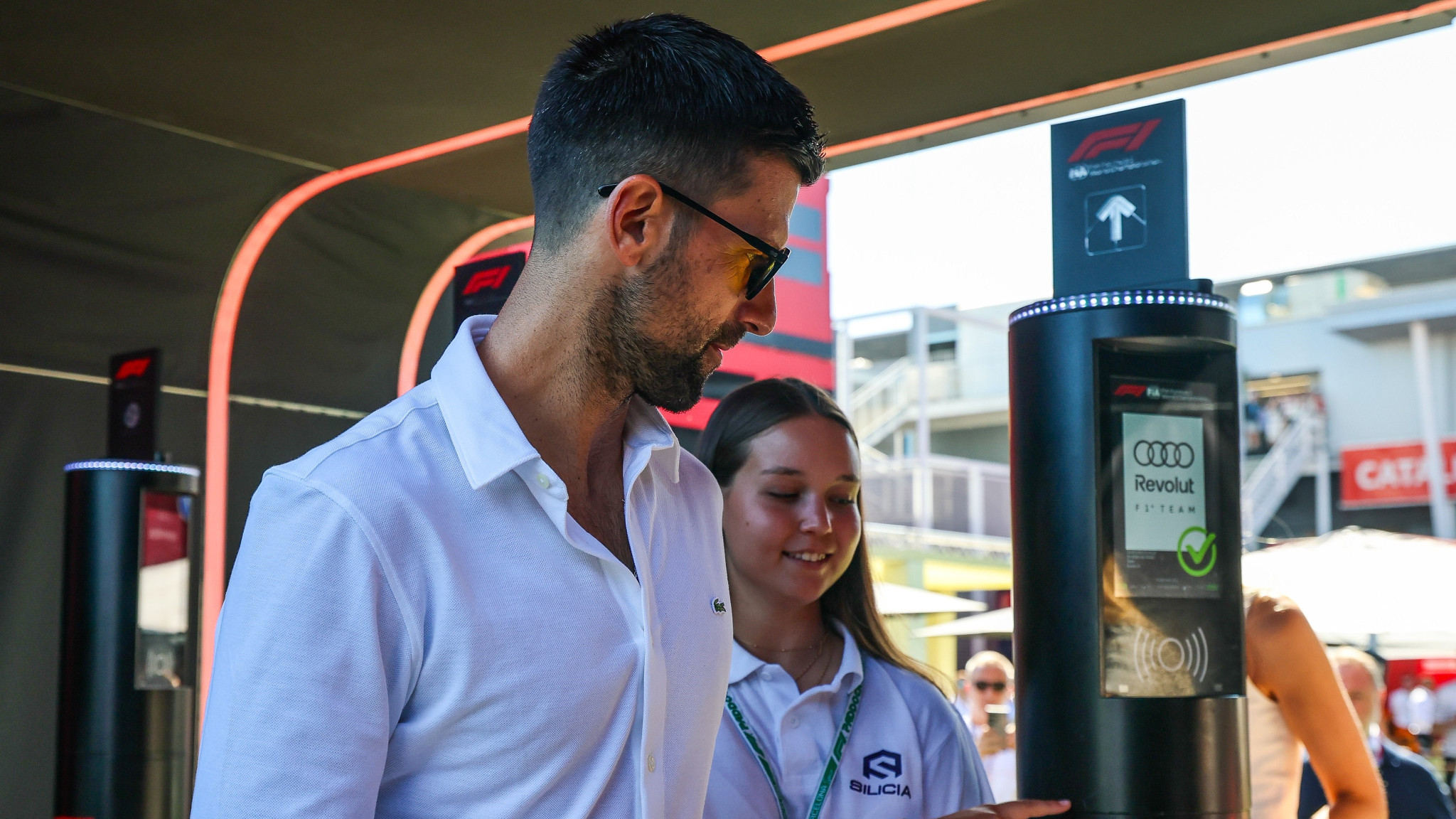 Έφαγε... πόρτα ο Τζόκοβιτς στα paddock της F1 - Ο λόγος