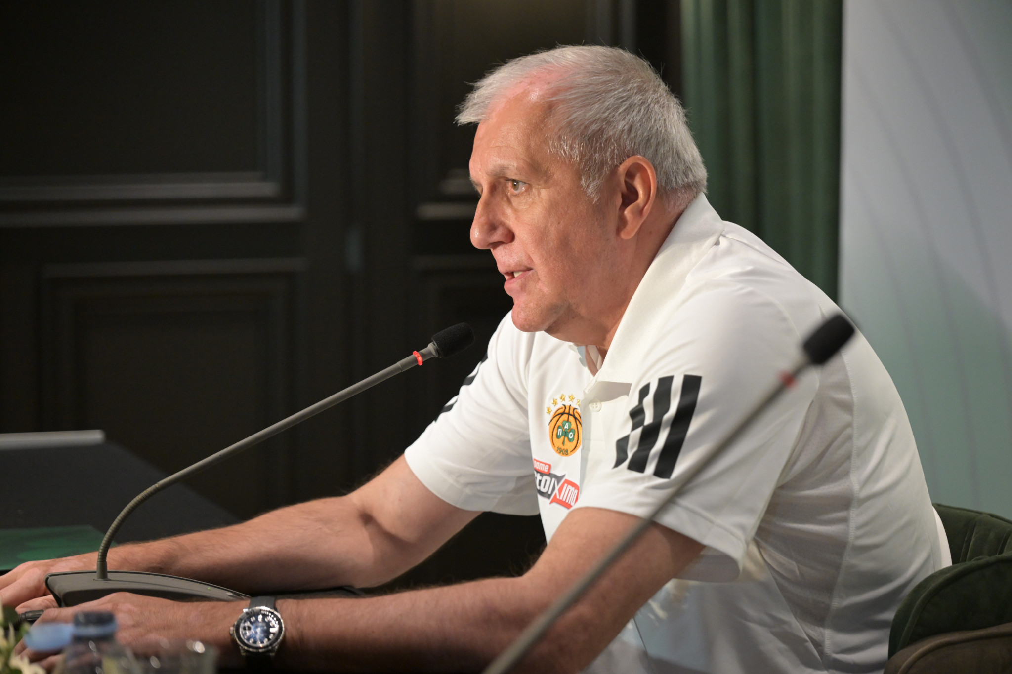 Ο Ομπράντοβιτς φοράει ρολόι που είναι ακριβότερο απ' το αμάξι του - 40.000 ευρώ κρέμονται στον καρπό του