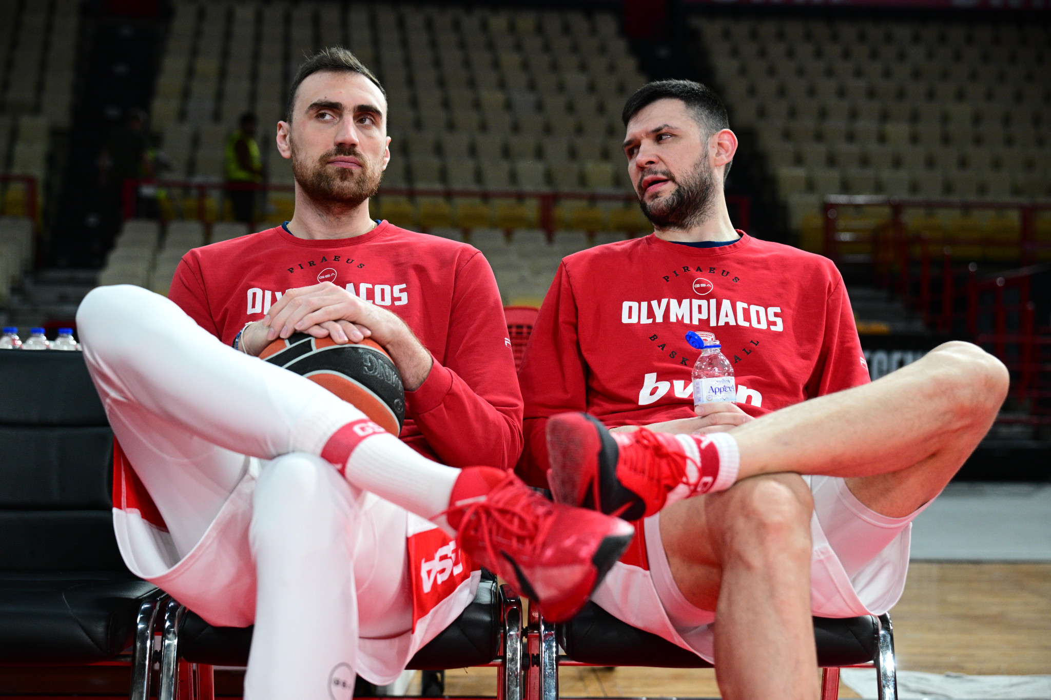 Μυθικό τρολάρισμα Μιλουτίνοφ σε Παπανικολάου: «Πόσο κούκλος είσαι εσύ» (video)