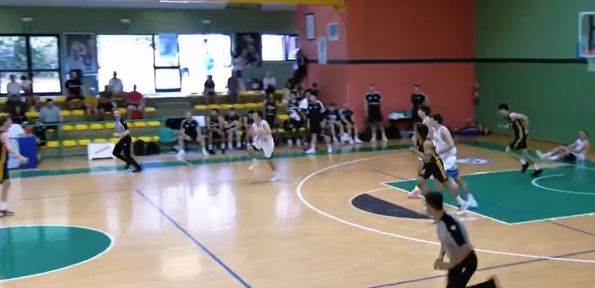 Ασύλληπτο: Ο Κομνιανίδης πέτυχε buzzer-beater πίσω από το κέντρο για την Εθνική Νέων (video)