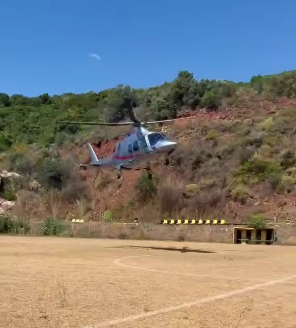 Η στιγμή που ο ιδιοκτήτης της ΑΕΚ, Μάριος Ηλιόπουλος προσγειώνεται με ελικόπτερο στη Λογγά Μεσσηνίας (video)