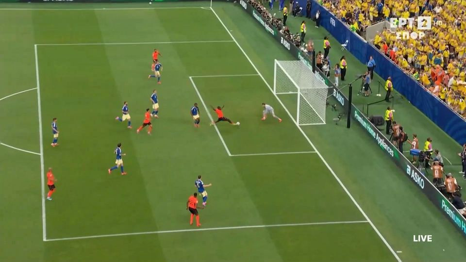 Ο Μπρόμπεϊ  «χτυπάει» ξανά και... 2-0 οι Ολλανδοί (video)