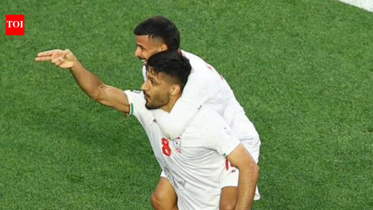 Πανηγυρισμός με όπλα; Τι λένε οι κανονισμοί της FIFA για τον παίκτη του Ιράν που ξεσήκωσε αντιδράσεις