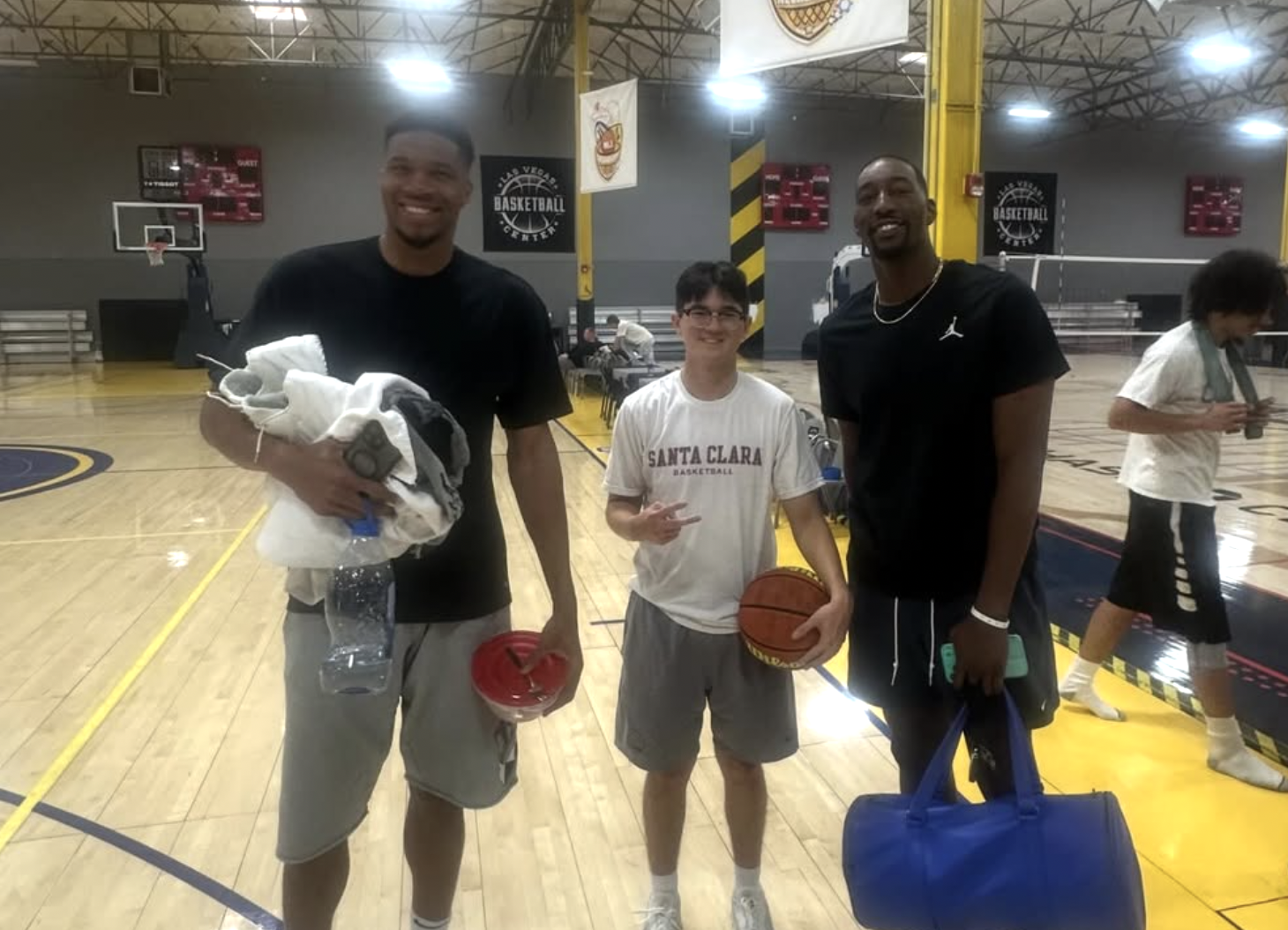Το νέο τρομακτικό δίδυμο του NBA είναι εδώ: Γιάννης και Αντεμπάγιο προπονήθηκαν μαζί (photos)
