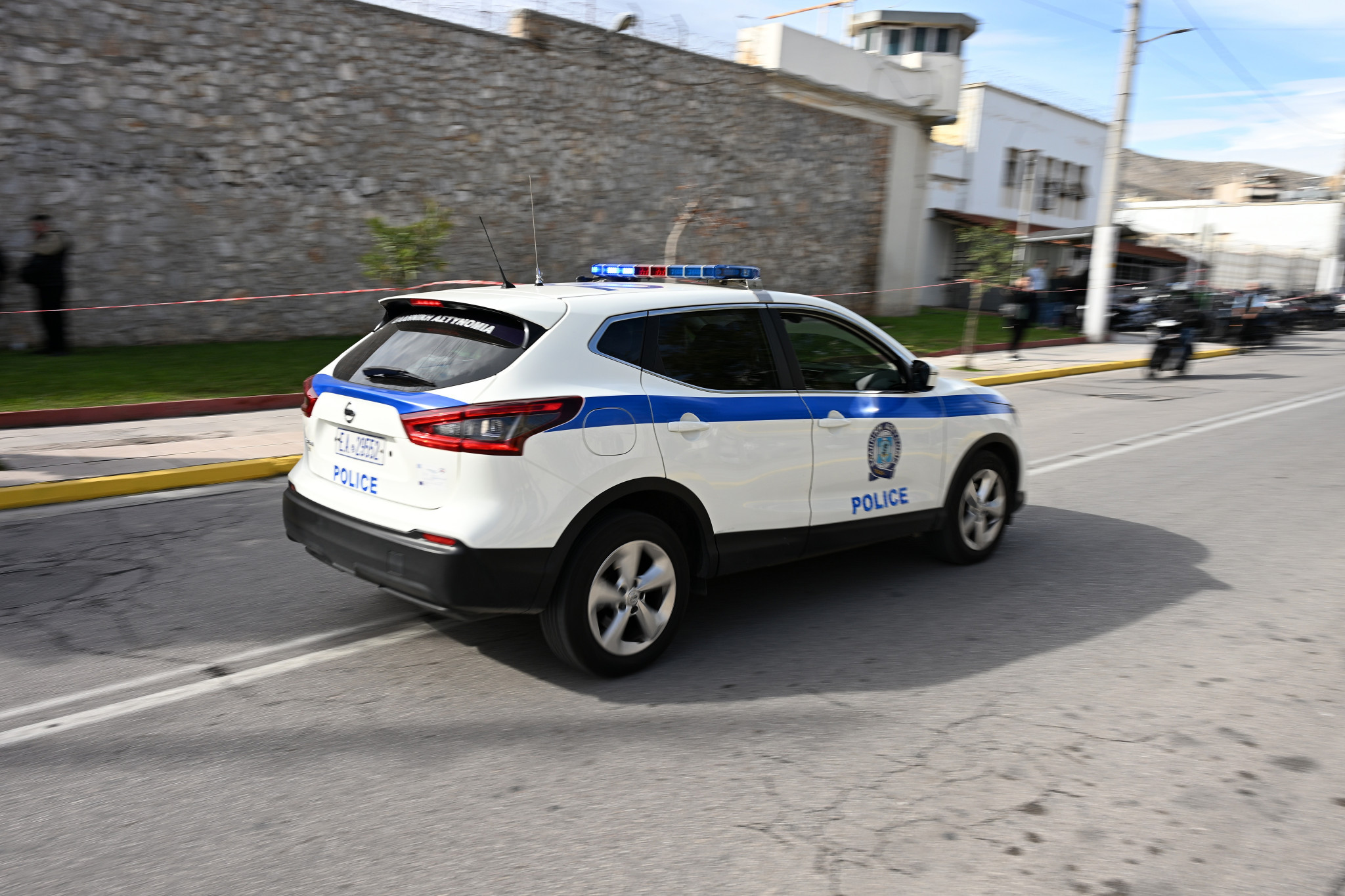 Καρέ-καρέ πως έγινε η οπαδική επίθεση στο αυτοκίνητο με την 12χρονη (video)