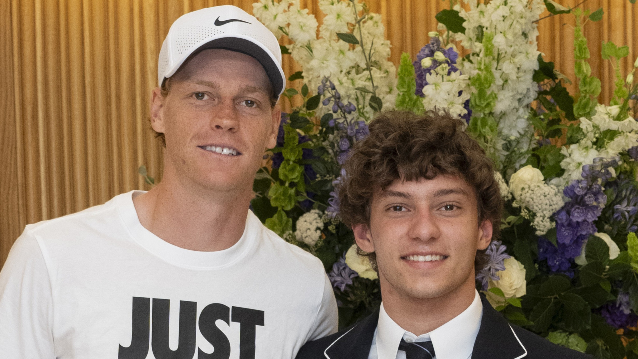 Ο Αντονέλι εμφανίστηκε στο Wimbledon και φωτογραφήθηκε με τον Σίνερ (photo)