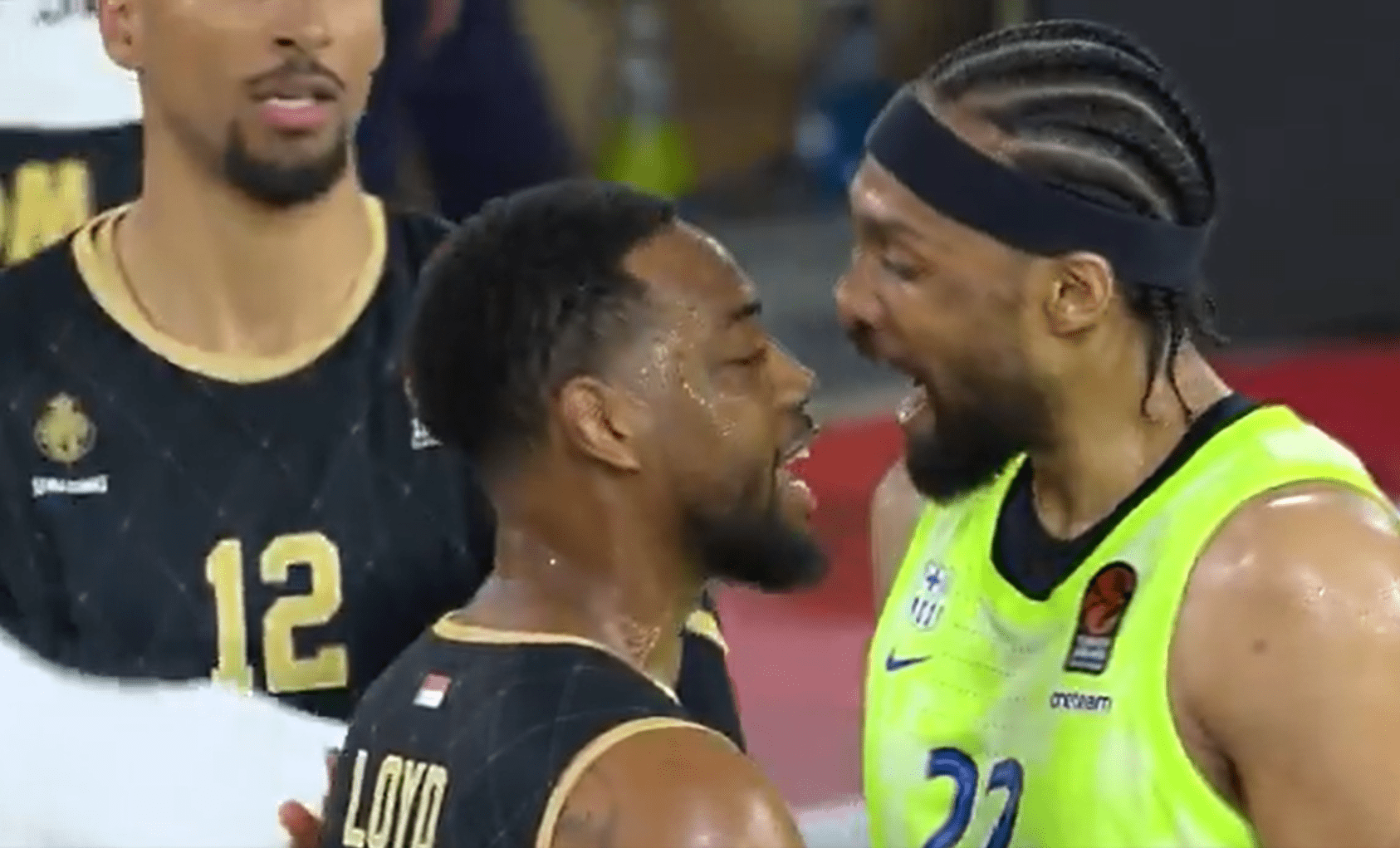 Ένταση στο Πριγκιπάτο: Λόιντ εναντίον Πάρκερ και Ντιαλό εναντίον Πάντερ (video)