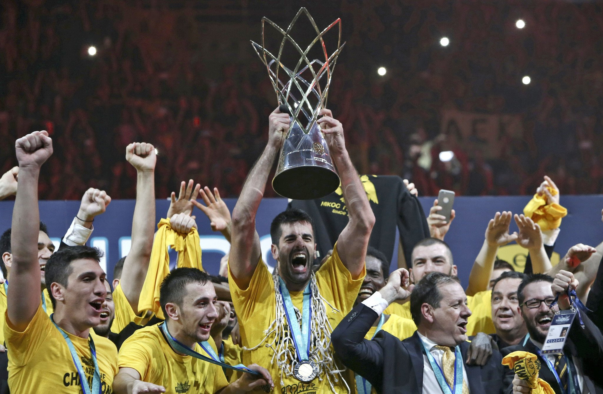 Η νύχτα που η ΑΕΚ έγινε... μοναδική Βασίλισσα σε όλη την Ευρώπη! (videos)