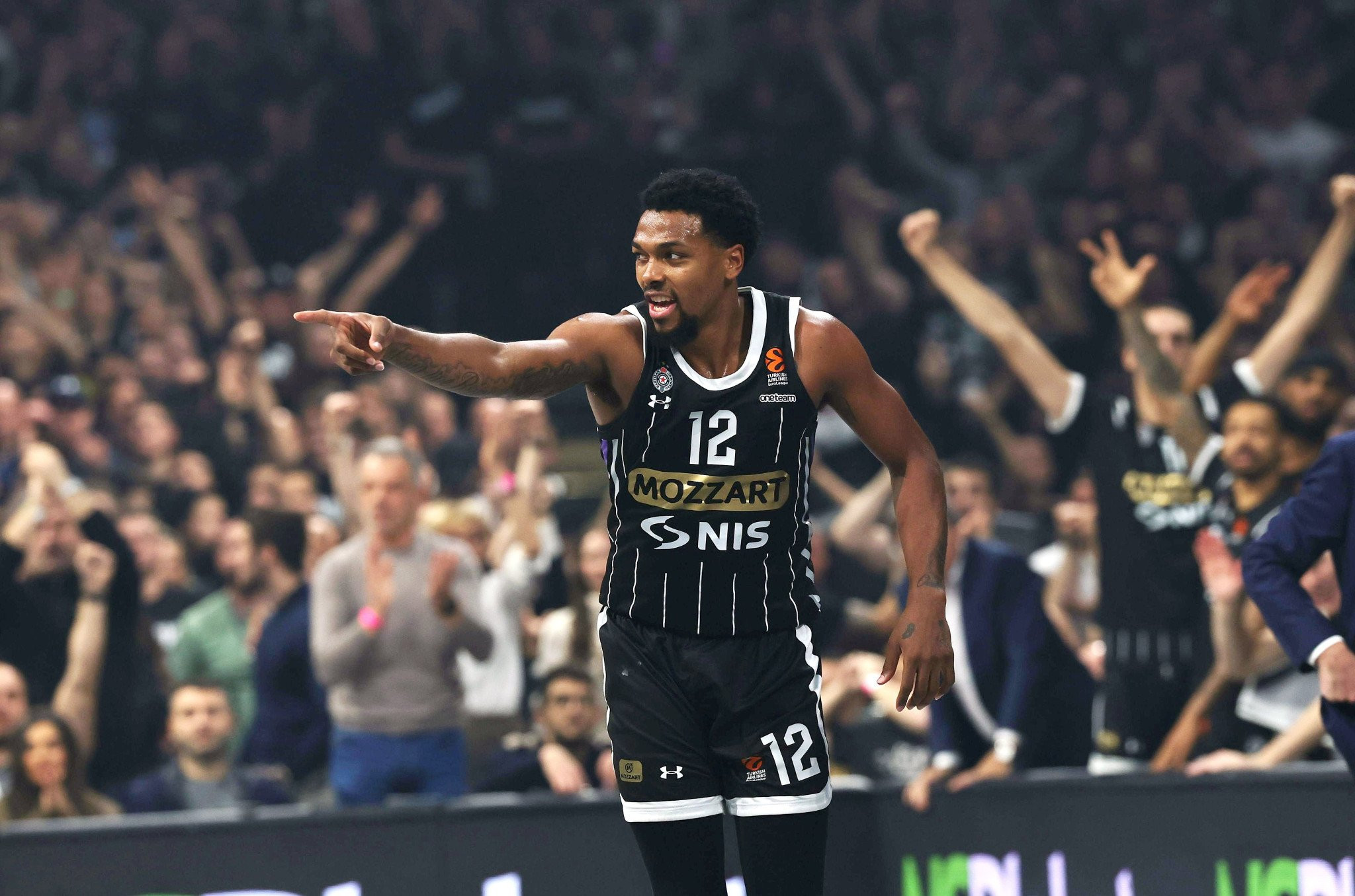 Η Παρτίζαν ανανέωσε το συμβόλαιο του Μπράουν