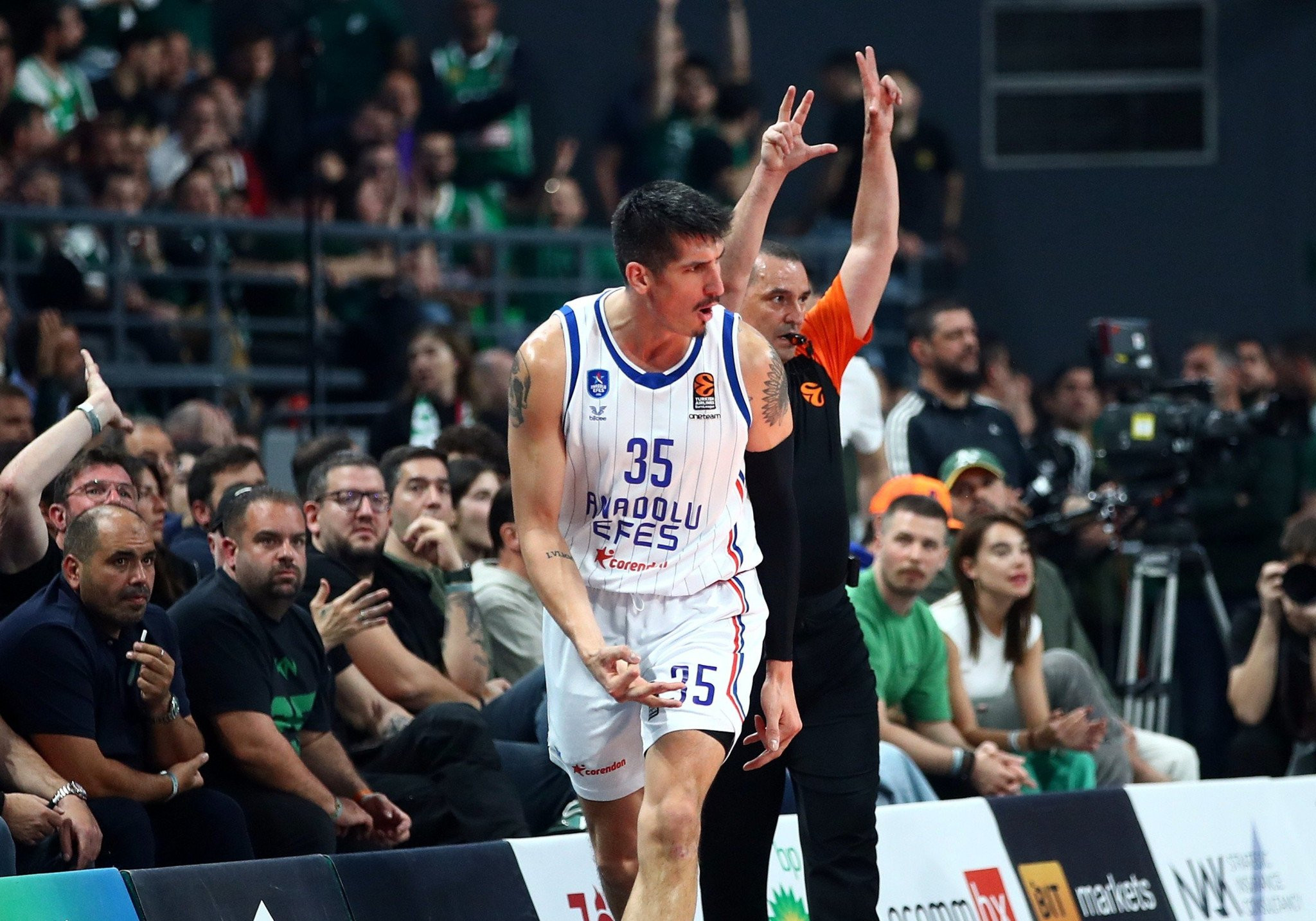 Ο Γουίλις πήρε θέση για το περιστατικό με τον Αταμάν: «Δείξτε του σεβασμό»