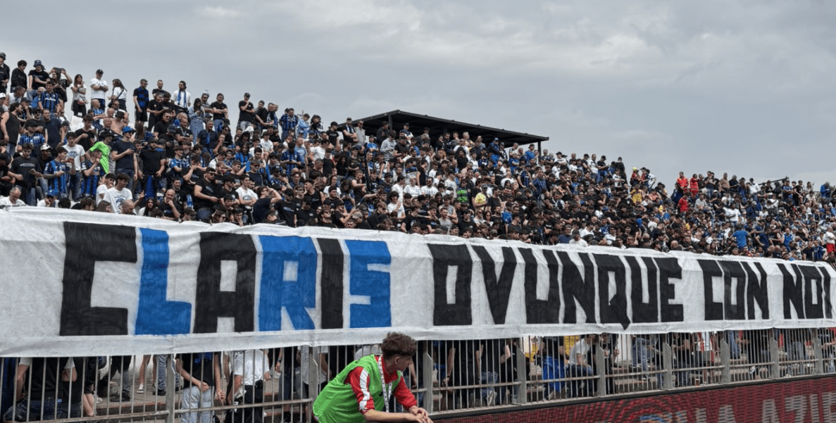 Το πανό των οπαδών της Αταλάντα για τον αδικοχαμένο οπαδό