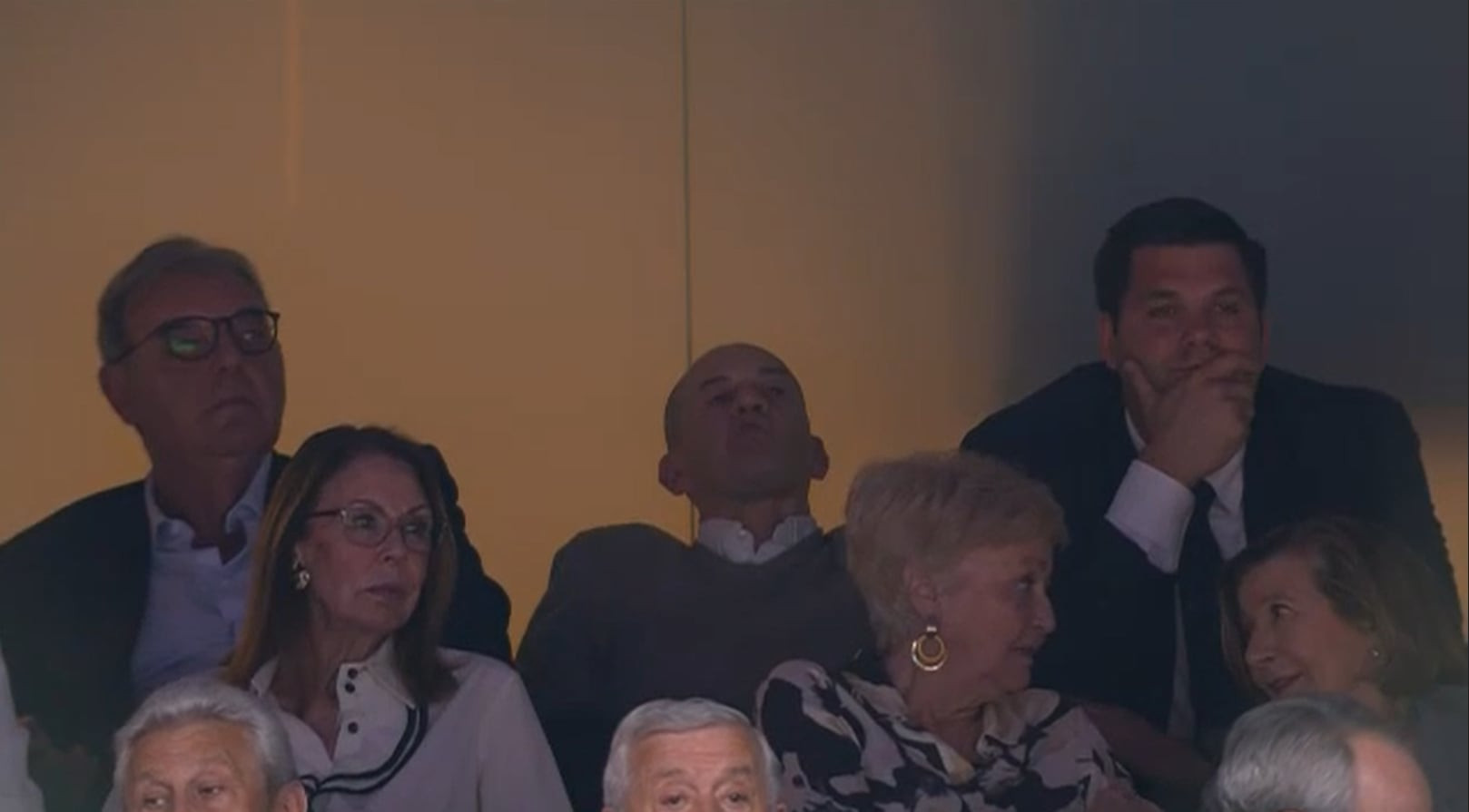 Τους «πάγωσε» ο Θρύλος: Ρέγες και Ερέρο απελπισμένοι στην εξέδρα