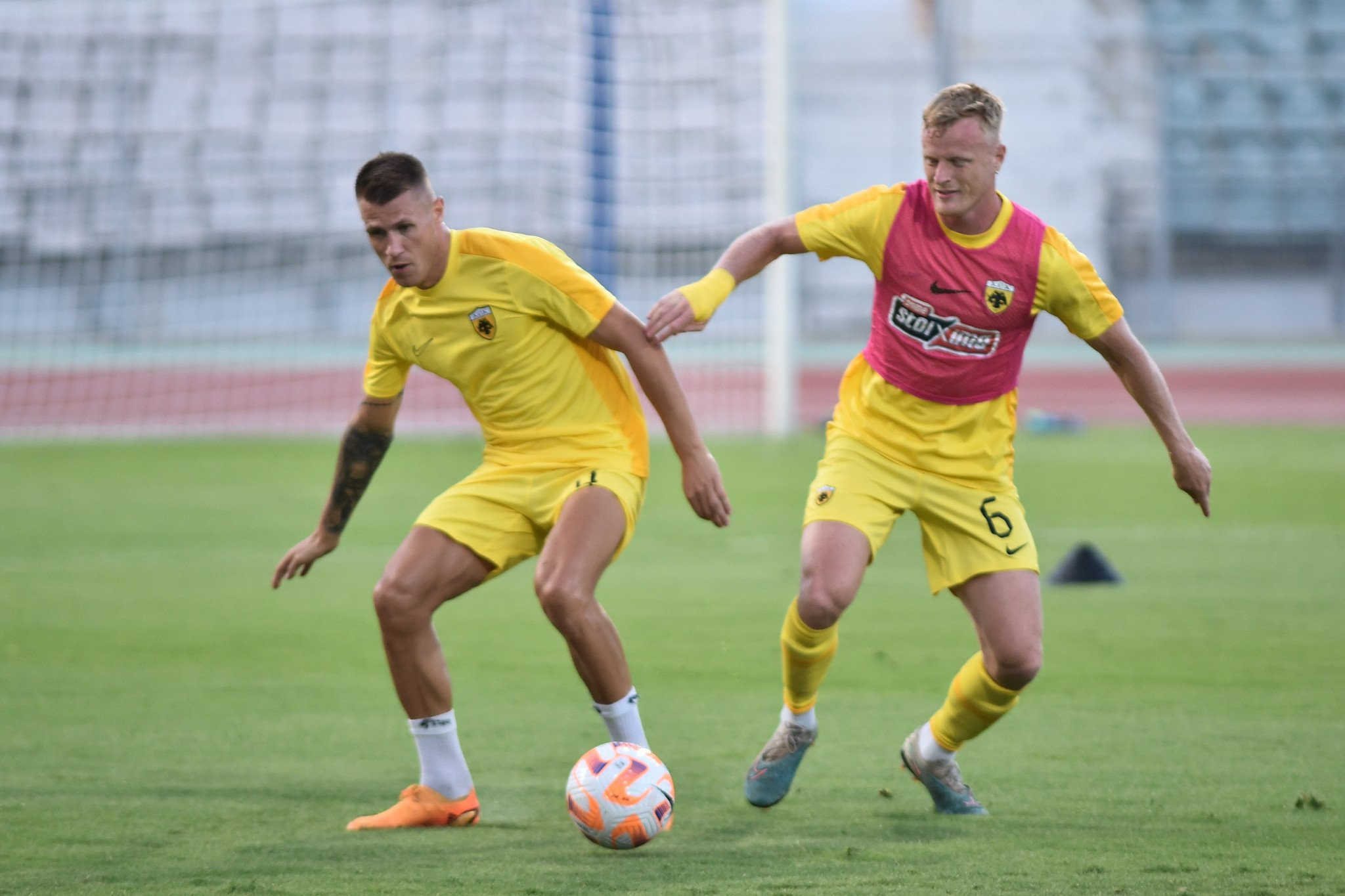 Η ΑΕΚ στα σχοινιά και ο Αλμέιδα υπό πίεση, ψάχνουν την πρώτη νίκη στα πλέι οφ