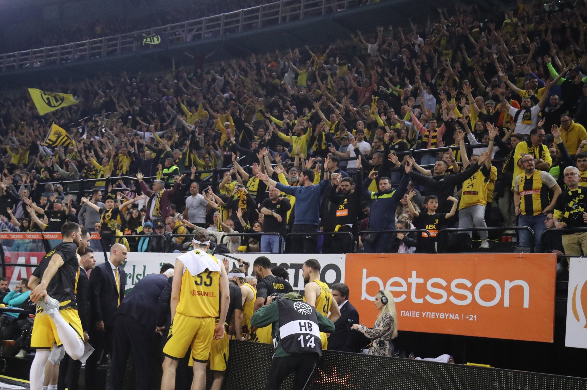 Μπήκαν τα μαύρα καθίσματα στη Sunel Arena, συνεχίζονται πυρετωδώς οι εργασίες (video)