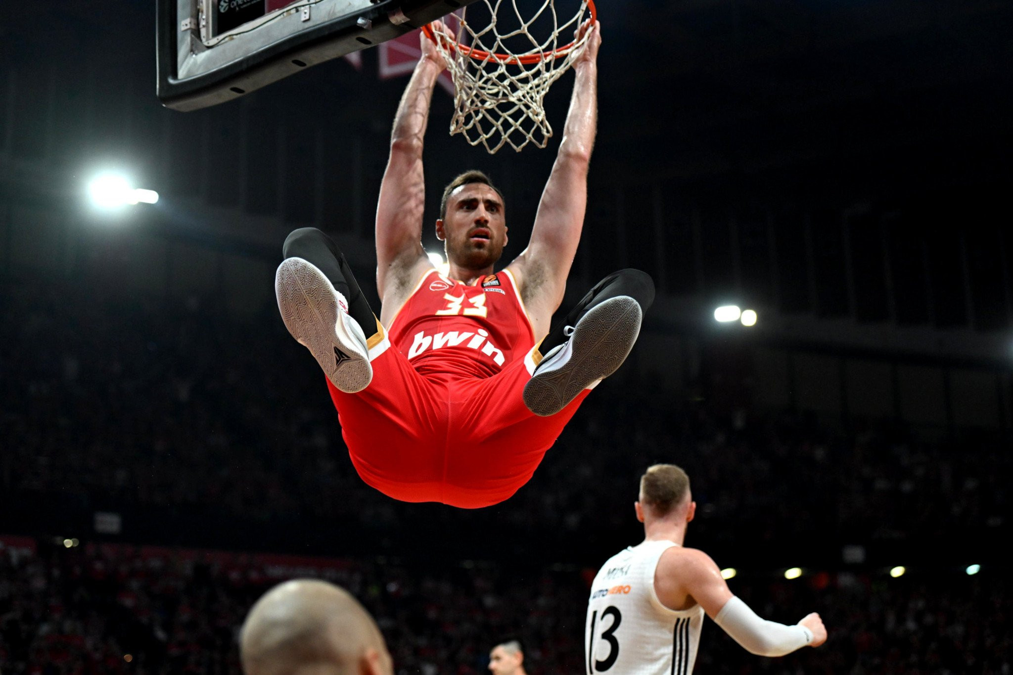 Ο καλύτερος φετινός Μιλουτίνοφ στο πιο κρίσιμο σημείο της «ερυθρόλευκης» σεζόν