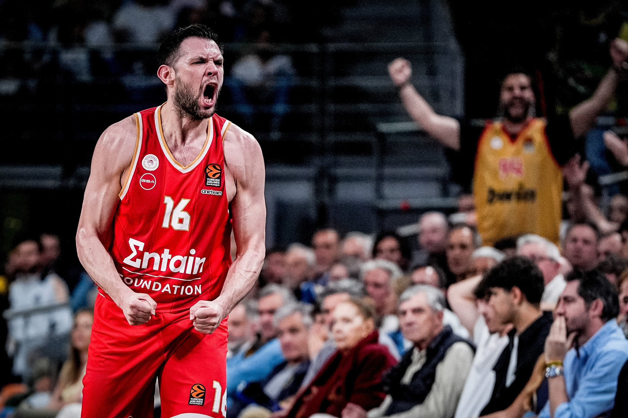 «Mou kanis plaka, PA-PA-NI-KO-LAOU»: Τρέλα του σπίκερ της Euroleague με τα τρίποντα του αρχηγού (video)