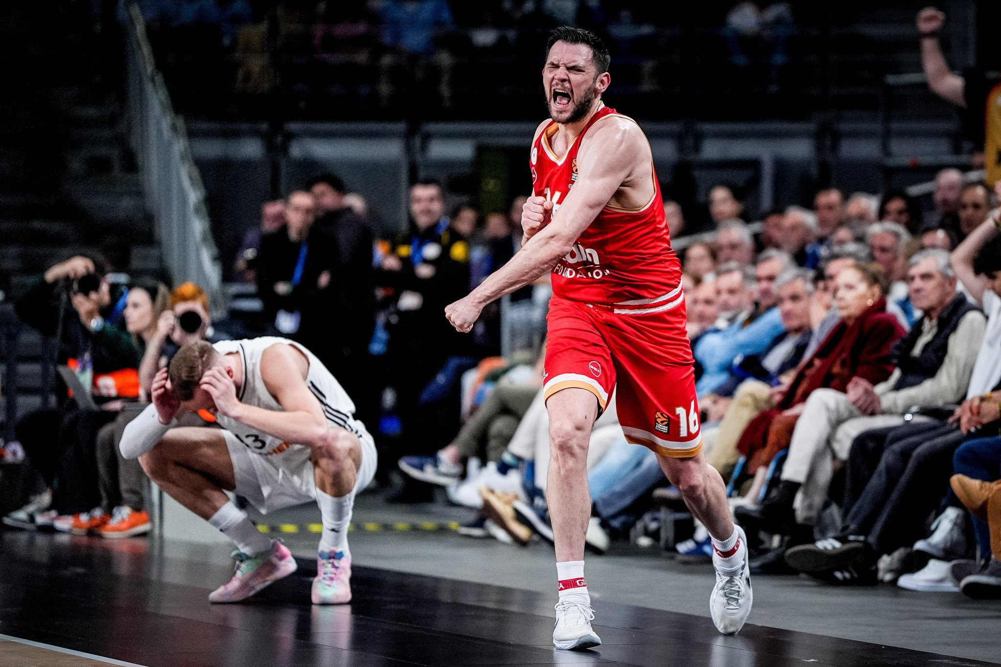 Καρέ - καρέ ο iconic πανηγυρισμός του Παπανικολάου