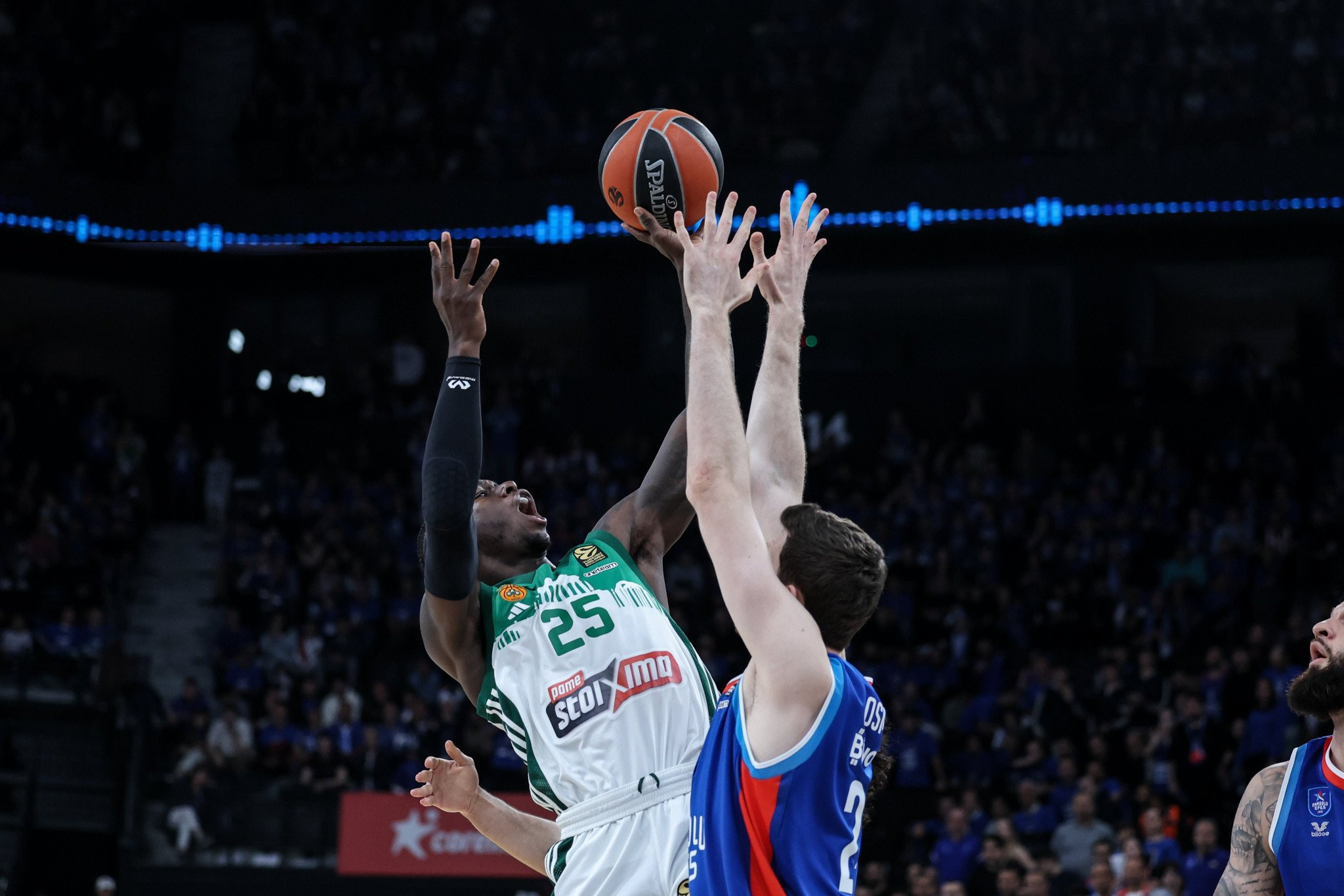 Η φάση που ο Κέντρικ Ναν διαμαρτύρεται και δέχεται την τεχνική ποινή (video)