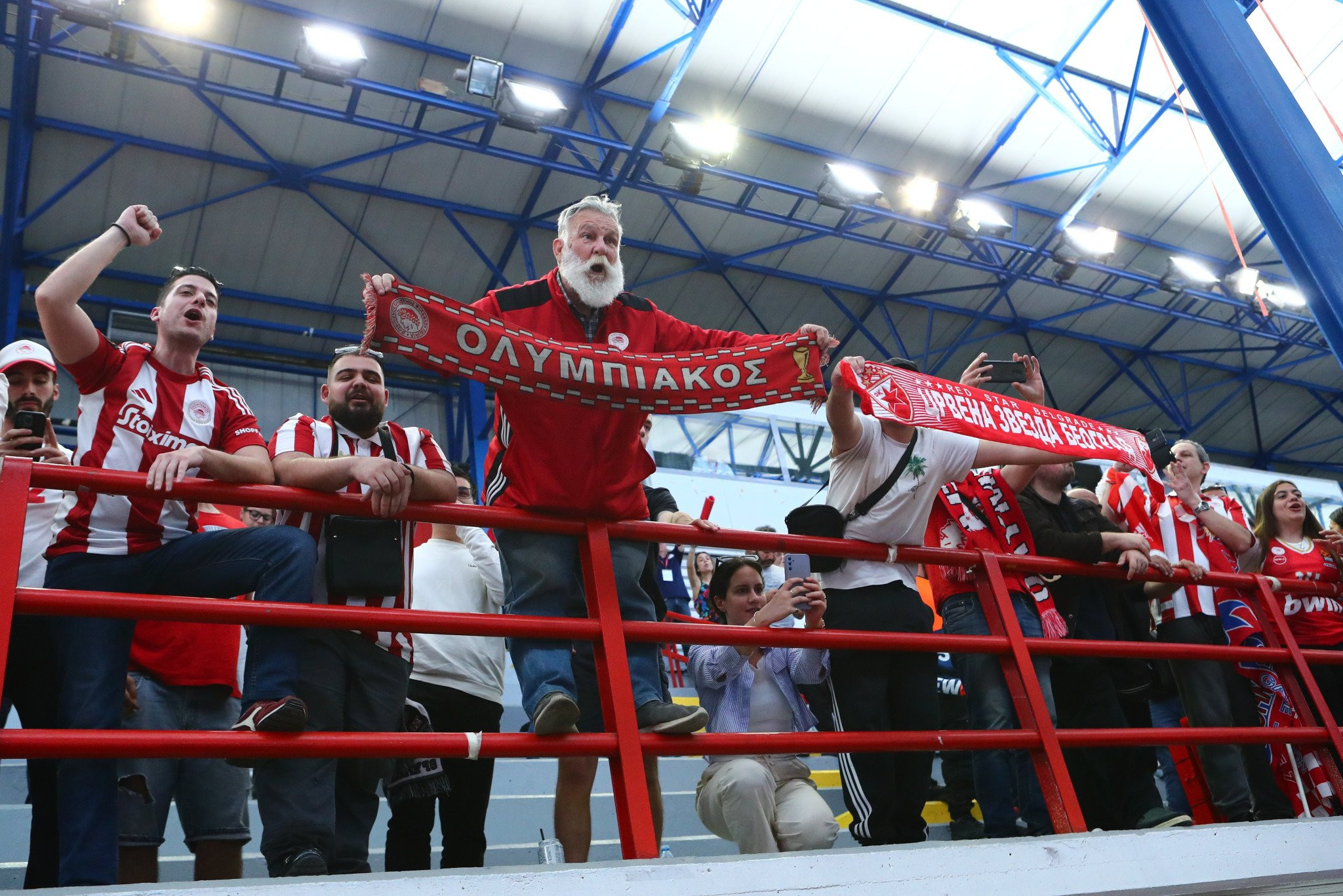 Αποθεώθηκαν οι πολίστριες του Ολυμπιακού για την κατάκτηση του χάλκινου μεταλλίου (video)