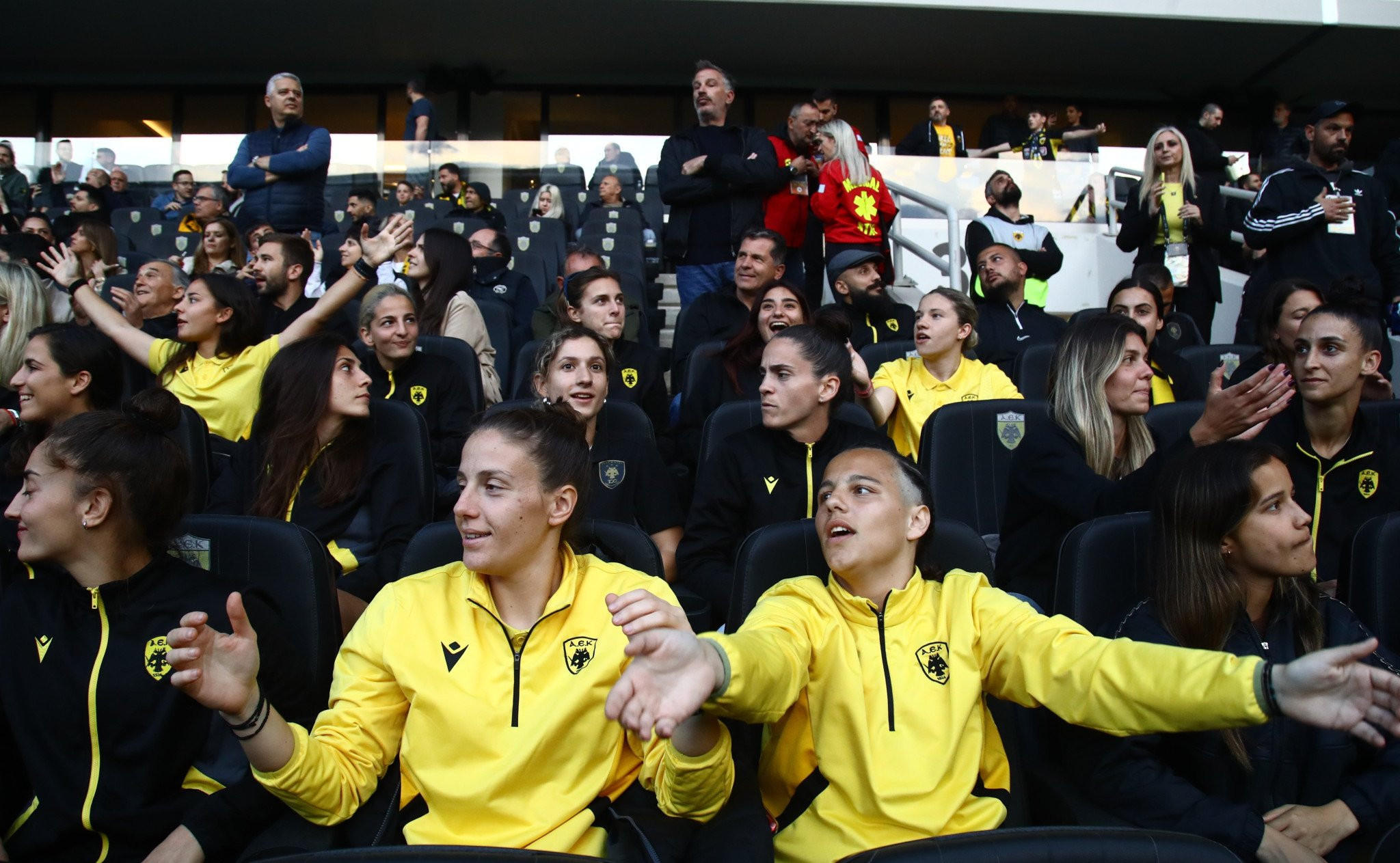 Οι πρωταθλήτριες της ΑΕΚ αποθεώθηκαν στη Νέα Φιλαδέλφεια