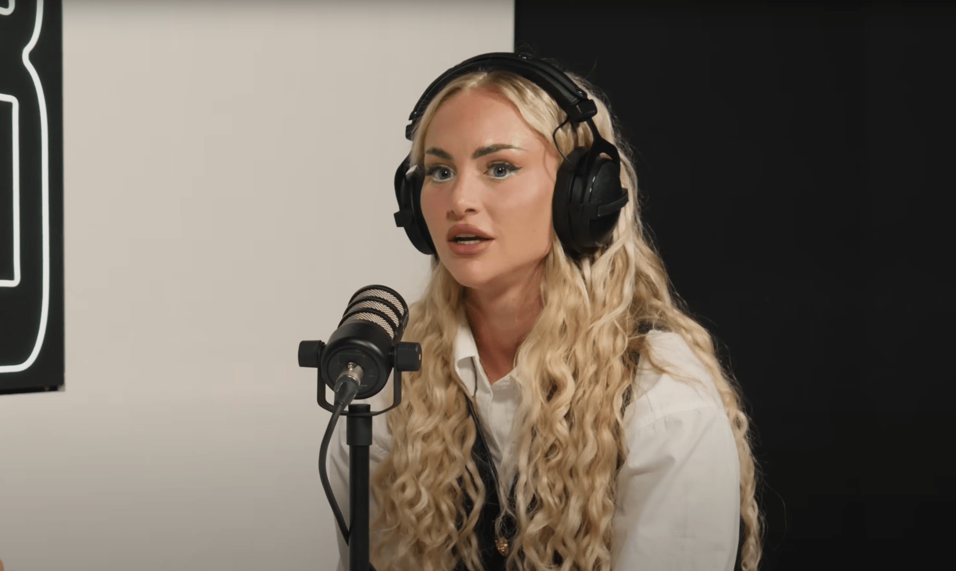 Ξέσπασε κατά πάντων η Αλίσια Λέμαν: «Όσο περισσότερο με μισούν που φοράω μακιγιάζ, τόσο περισσότερο το κάνω»