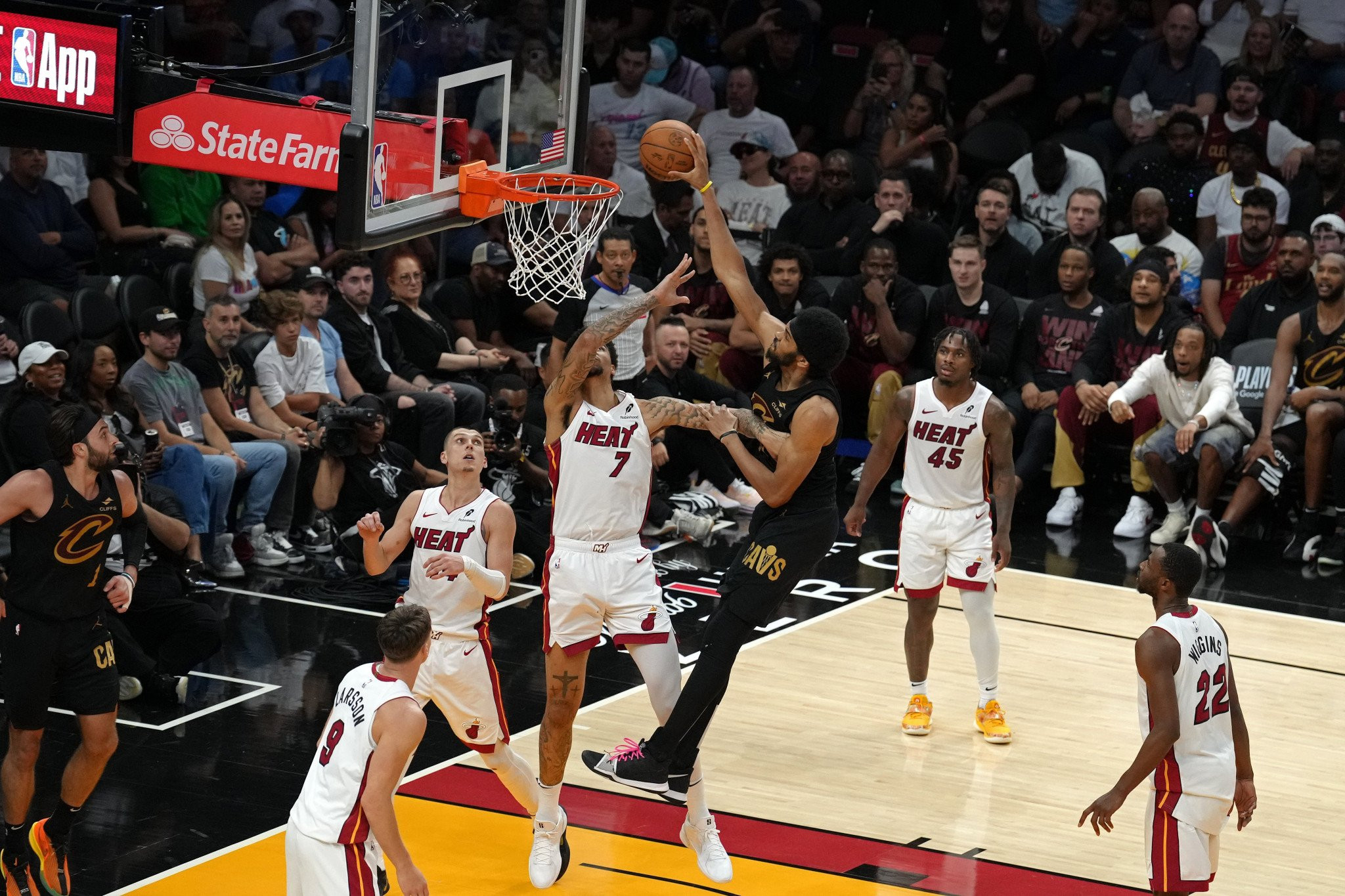 Οι Καβαλίερς υποχρέωσαν τους Χιτ στην πιο βαριά ήττα της ιστορίας τους στα Playoffs