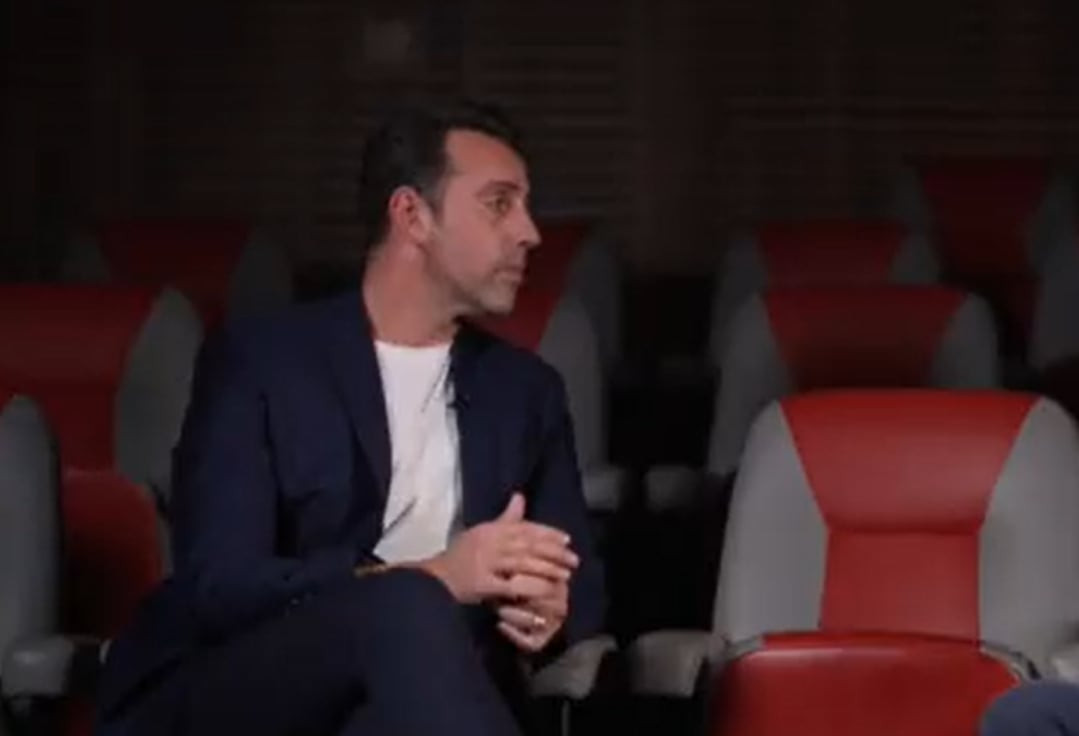 Ο Μαρινάκης ανακοινώνει τη συνεργασία με τον πρώην αθλητικό διευθυντή της Άρσεναλ