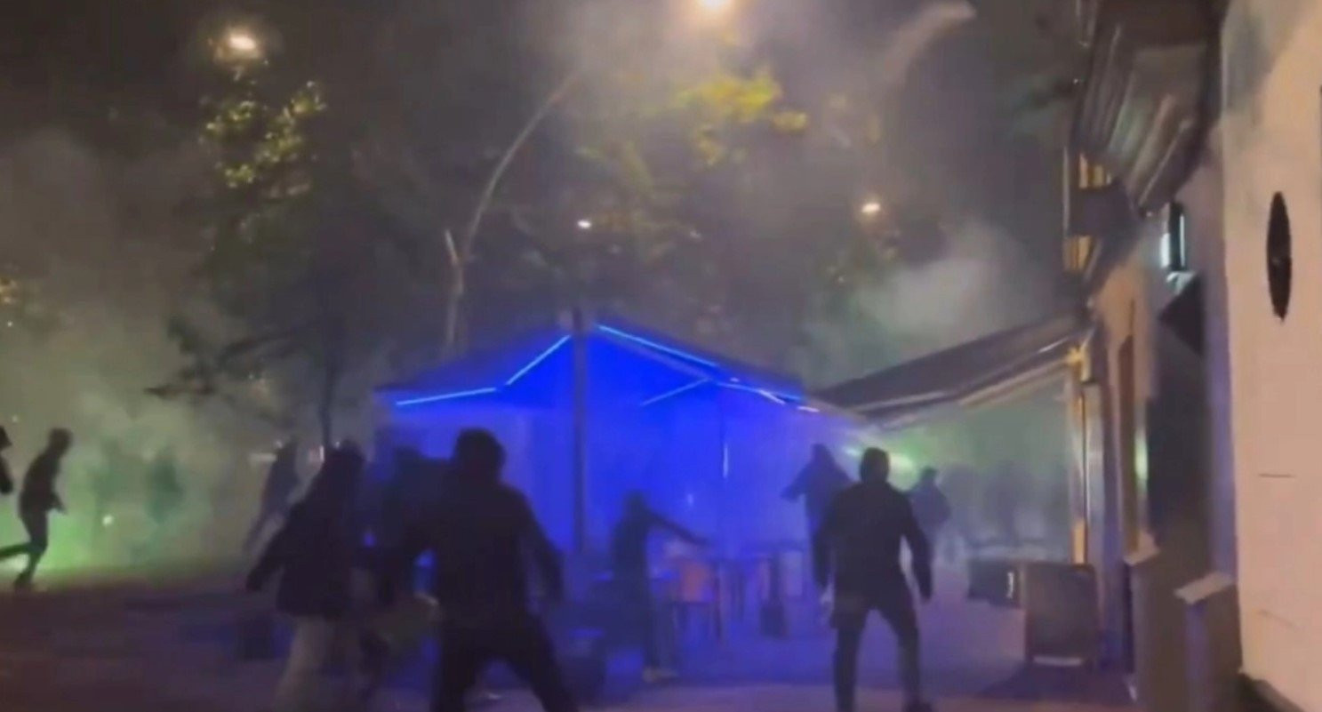 Σοβαρά επεισόδια πριν το Μπέτις-Φιορεντίνα ανάμεσα σε χούλιγκανς (video)