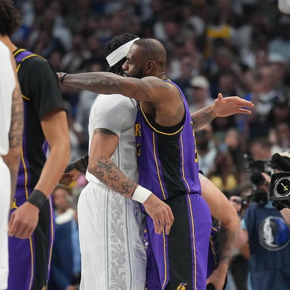 Το καρφί του ΛεΜπρόν για τους Λέικερς: «Όταν ο Ντέιβις είπε αυτά που ήθελε, έφυγε...»