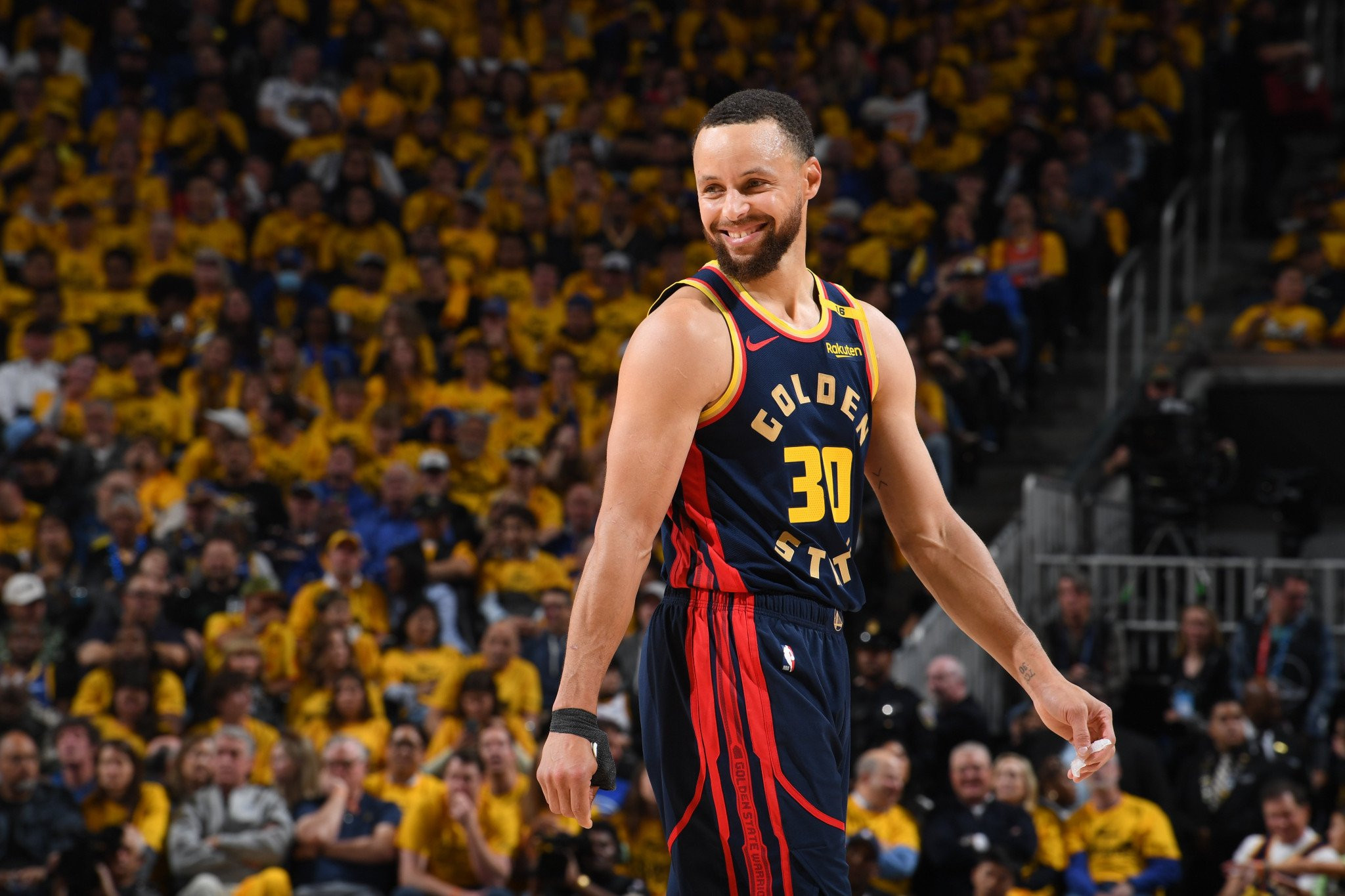 Με τρομερούς Κάρι και Χιλντ οι Γουόριορς πέταξαν εκτός τους Ρόκετς και είναι στα ημιτελικά της Δύσης