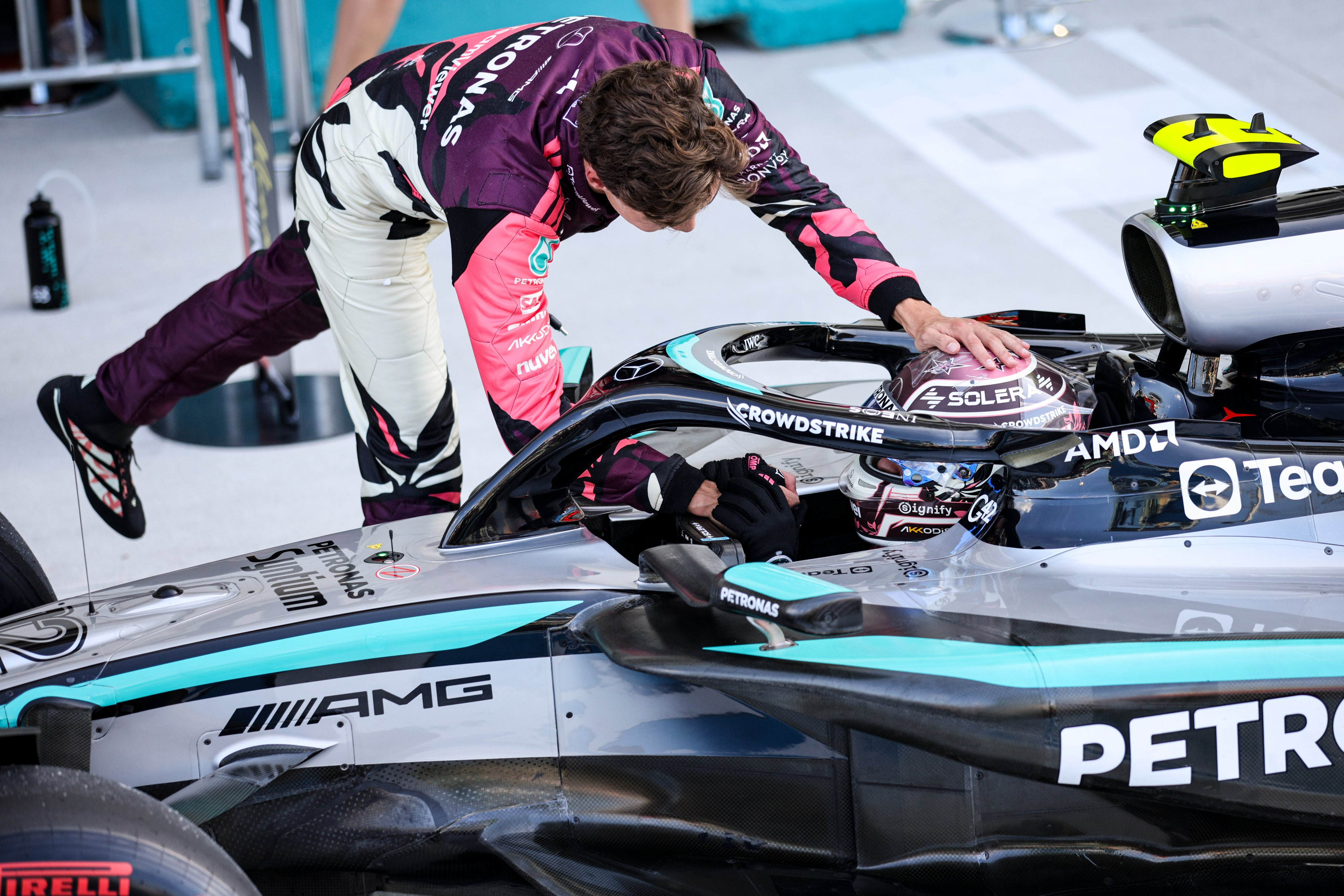 Ο Αντονέλι σπάει ρεκόρ και παίρνει την pole στο sprint