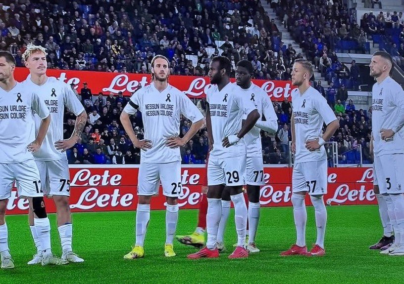 «Χωρίς αξίες, χωρίς χρώματα» - Διαμαρτυρήθηκε εναντίον της Serie A η Λέτσε μέσω της φανέλας της