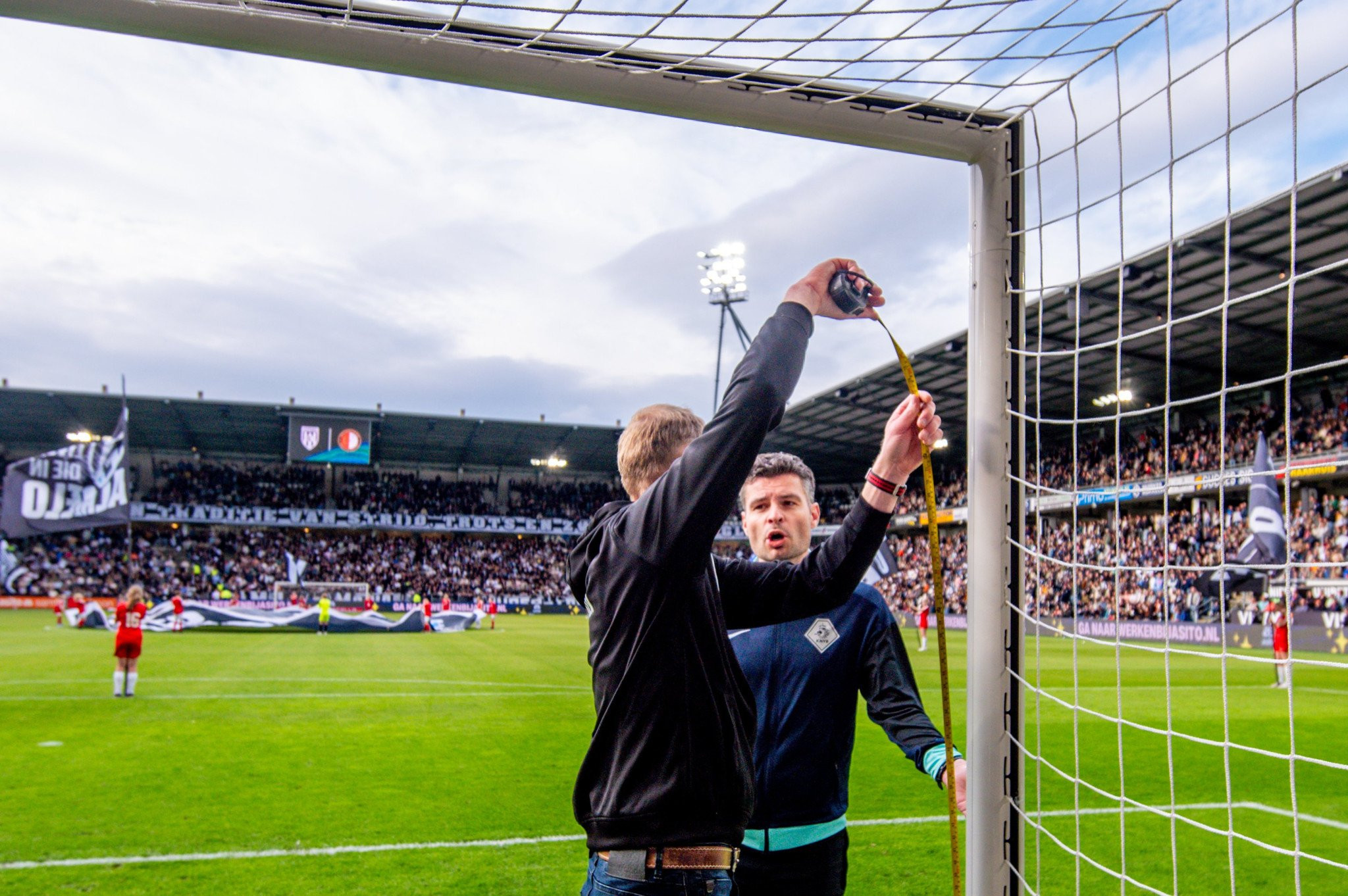Βγήκαν μεζούρες και στην Ολλανδία: Πιο κοντά τα δοκάρια στο Χέρακλες-Φέγενορντ!
