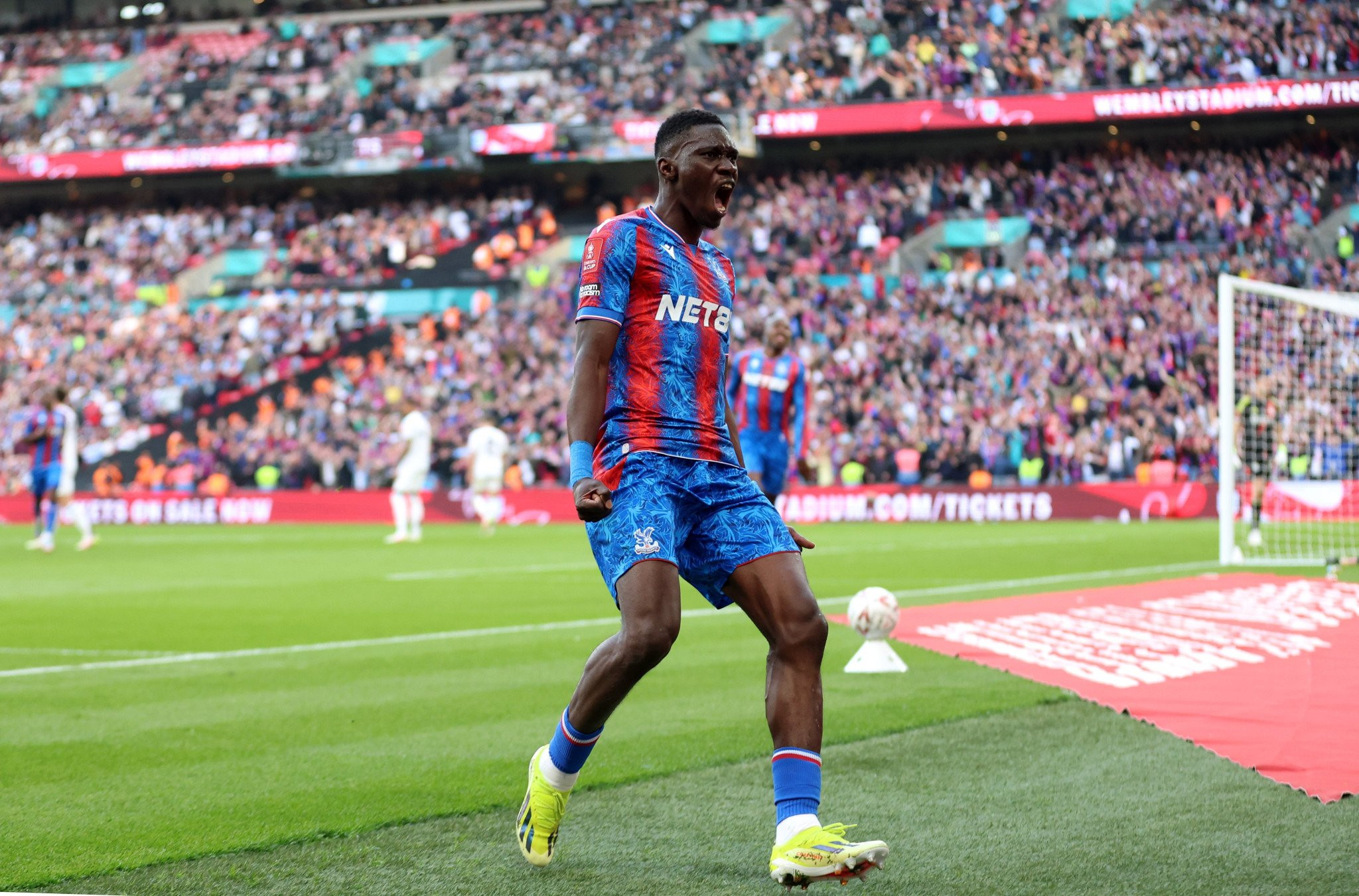 Η Κρίσταλ Πάλας υπέταξε την Άστον Βίλα με 3-0 κι έκλεισε θέση στον τελικό του FA Cup (videos)