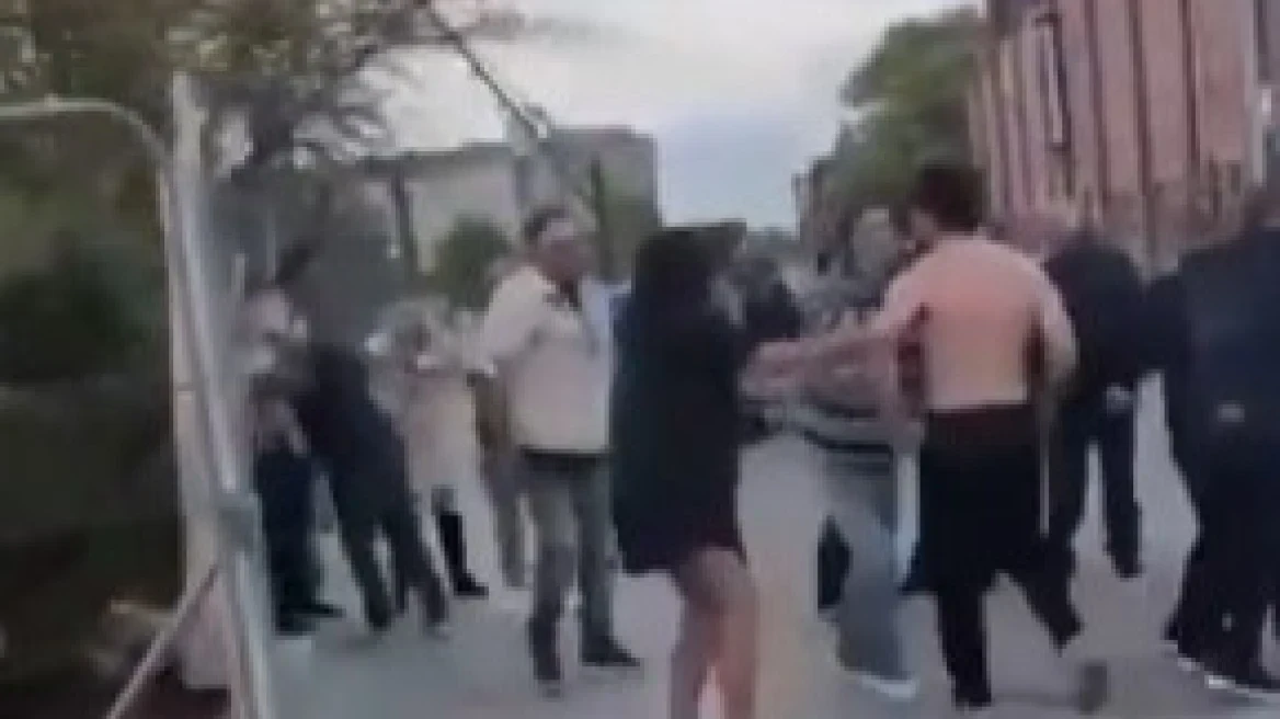 Μυθικό ξύλο στη μέση του δρόμου με πρωταγωνιστή τον αρχηγό της Χαλ (video)