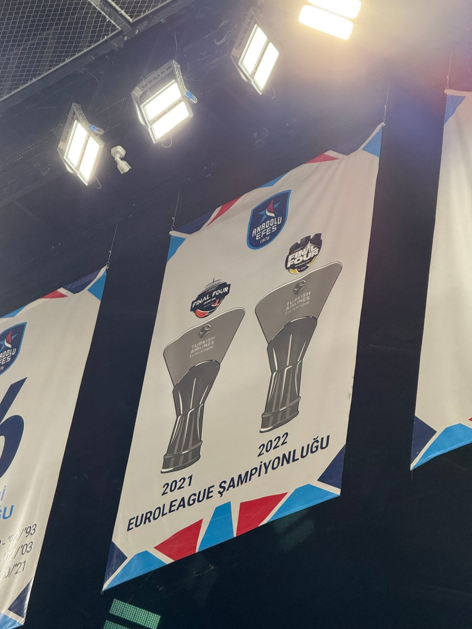 Αυτά έδειχνε ο Αταμάν στους φίλους της Εφές μετά το σύνθημα που τον εξόργισε (video)